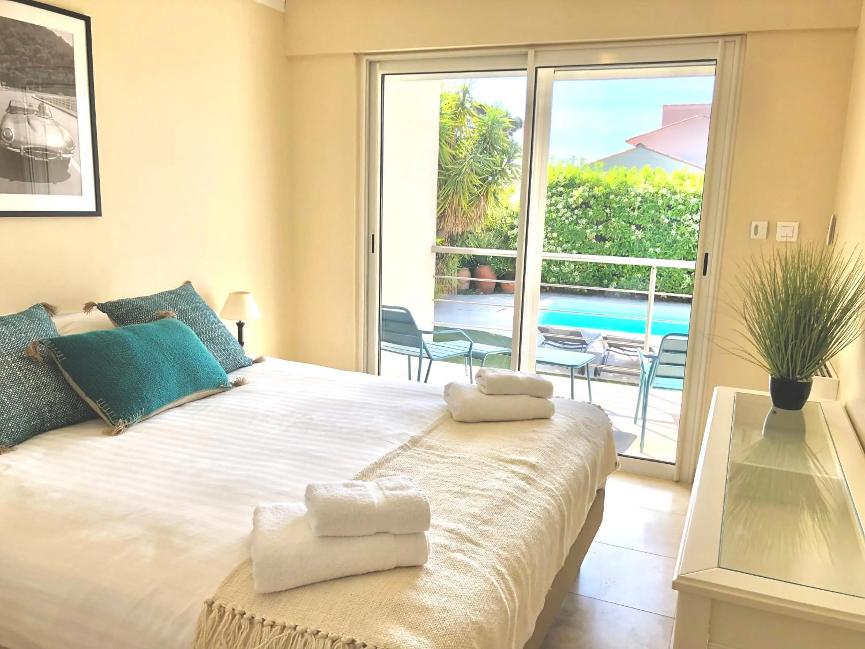 Balcony/Terrace, Bed in Villa Montfleuri, vieille ville à pieds, vue mer, piscine, 8 pers