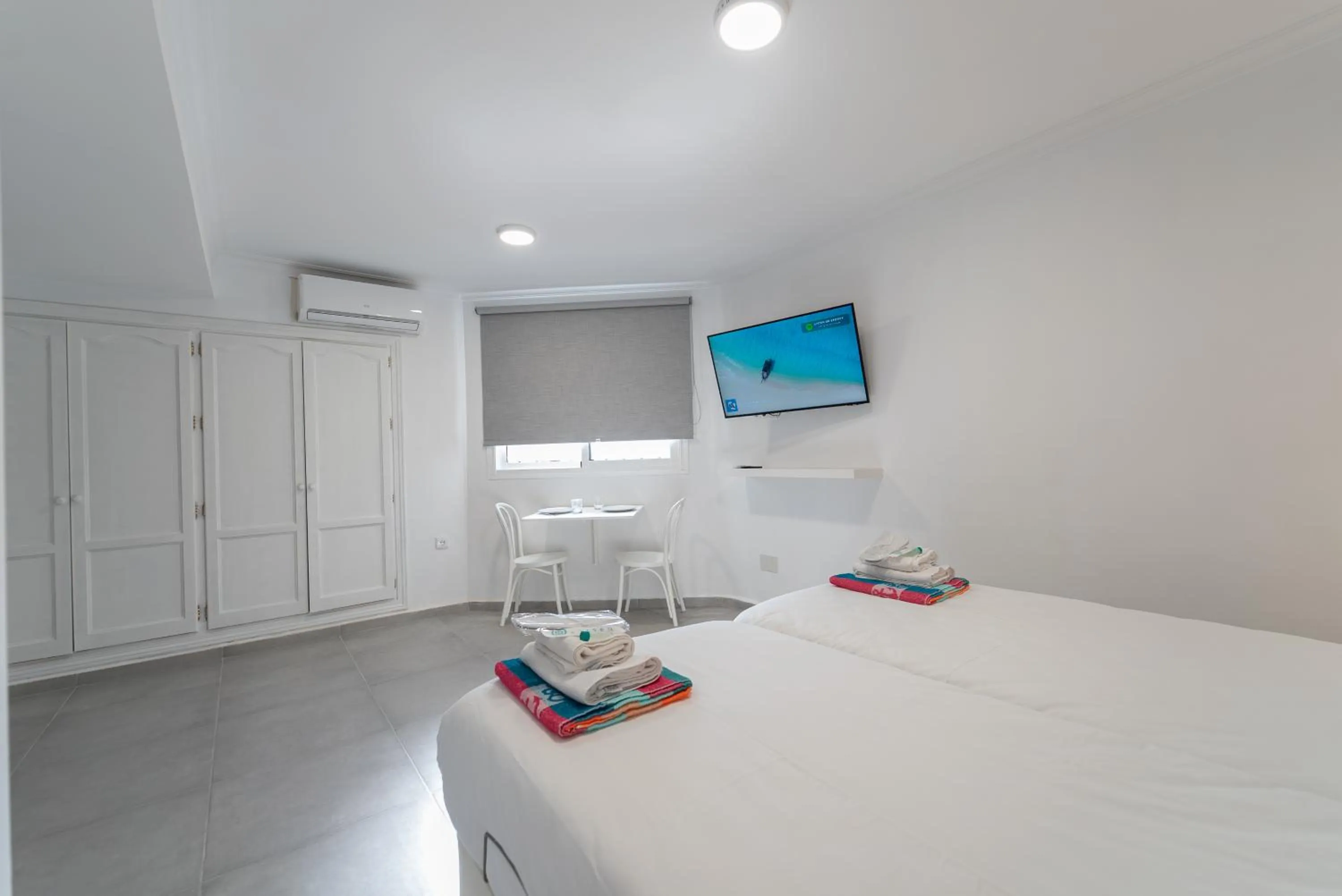 Photo of the whole room, Bed in CASADELMAR Marbella 23 APARTAMENTOS VACACIONALES
