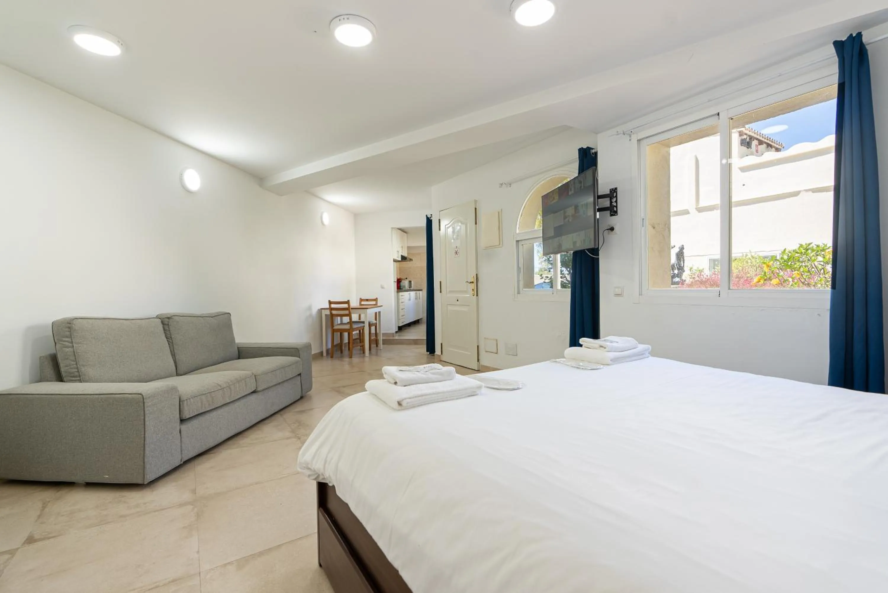 Bed in CASADELMAR Marbella 23 APARTAMENTOS VACACIONALES
