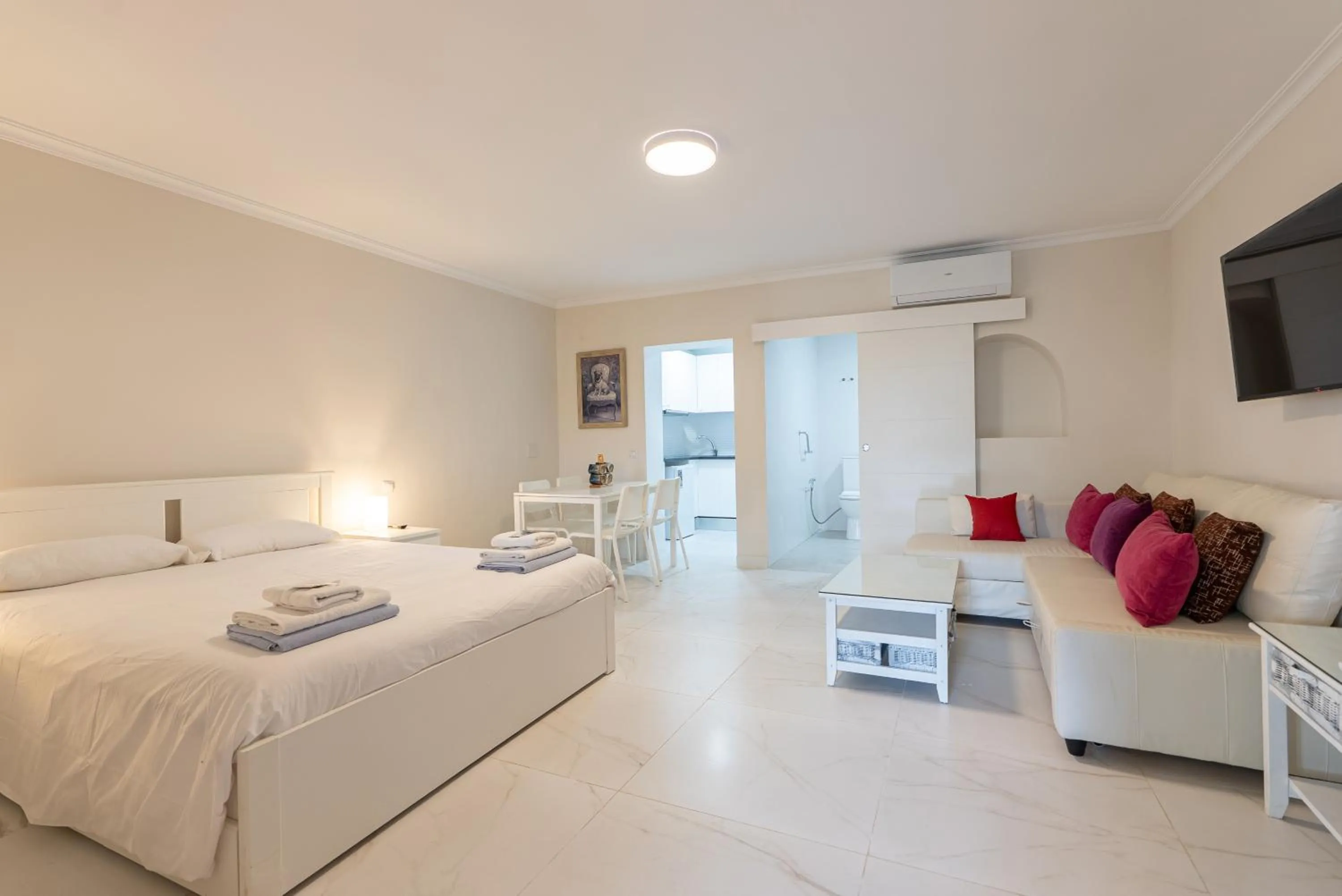 Bed in CASADELMAR Marbella 23 APARTAMENTOS VACACIONALES