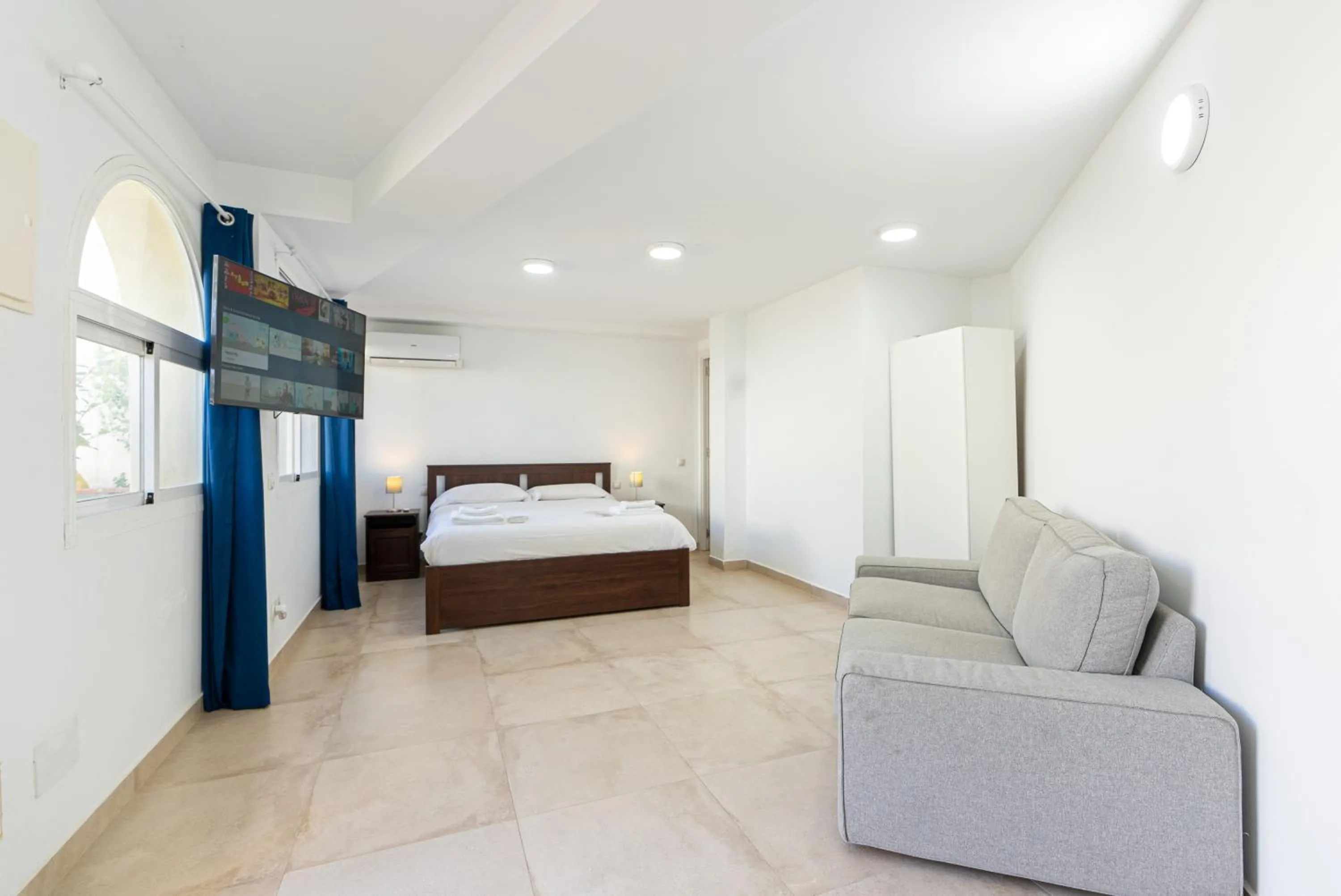 Bed in CASADELMAR Marbella 23 APARTAMENTOS VACACIONALES