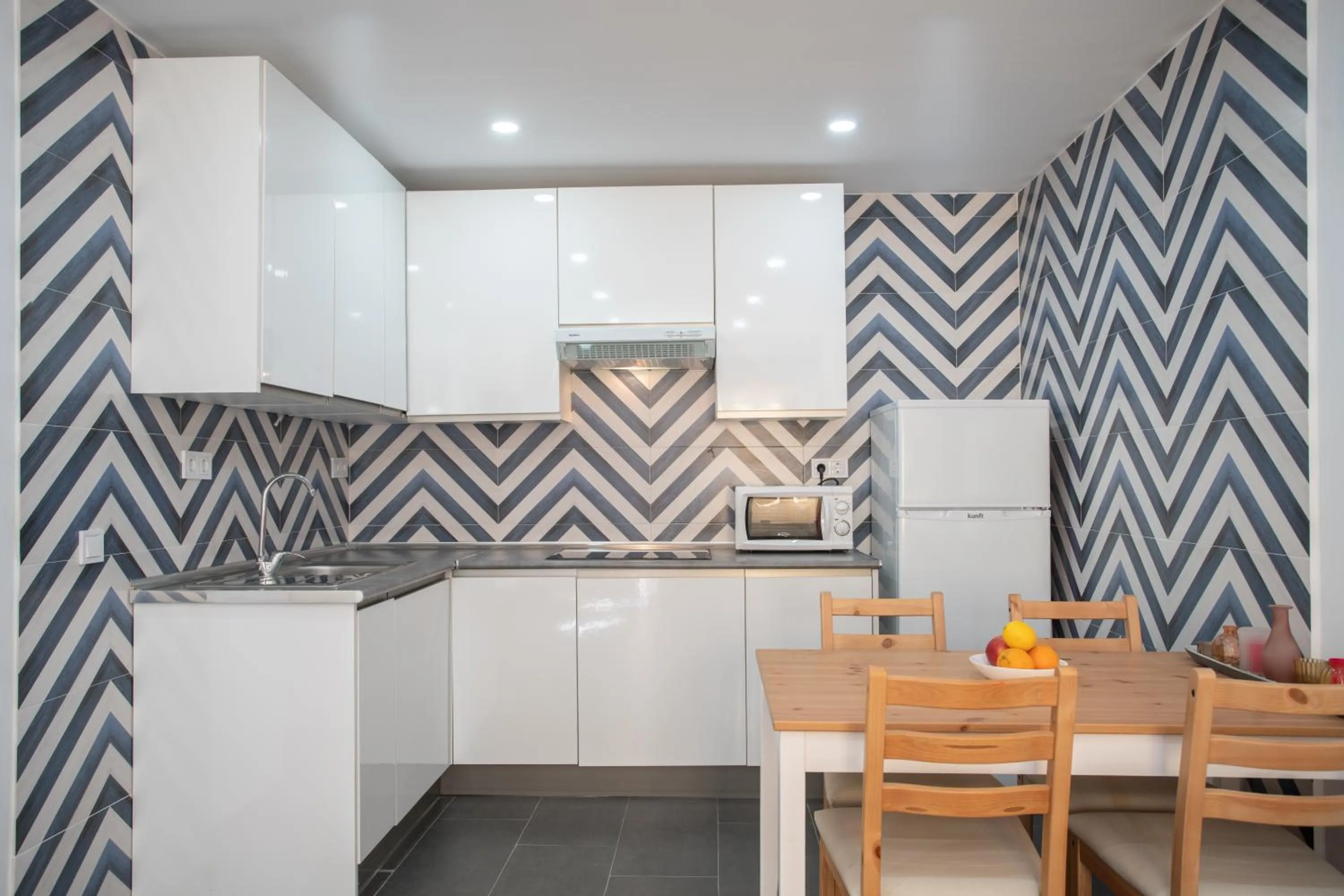 Kitchen or kitchenette in CASADELMAR Marbella 23 APARTAMENTOS VACACIONALES