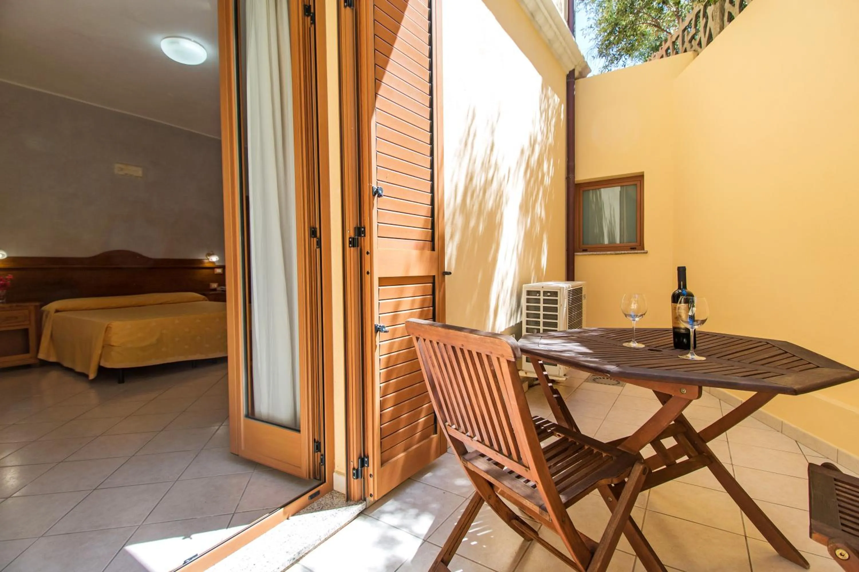 Balcony/Terrace, Bed in Hotel San Francisco