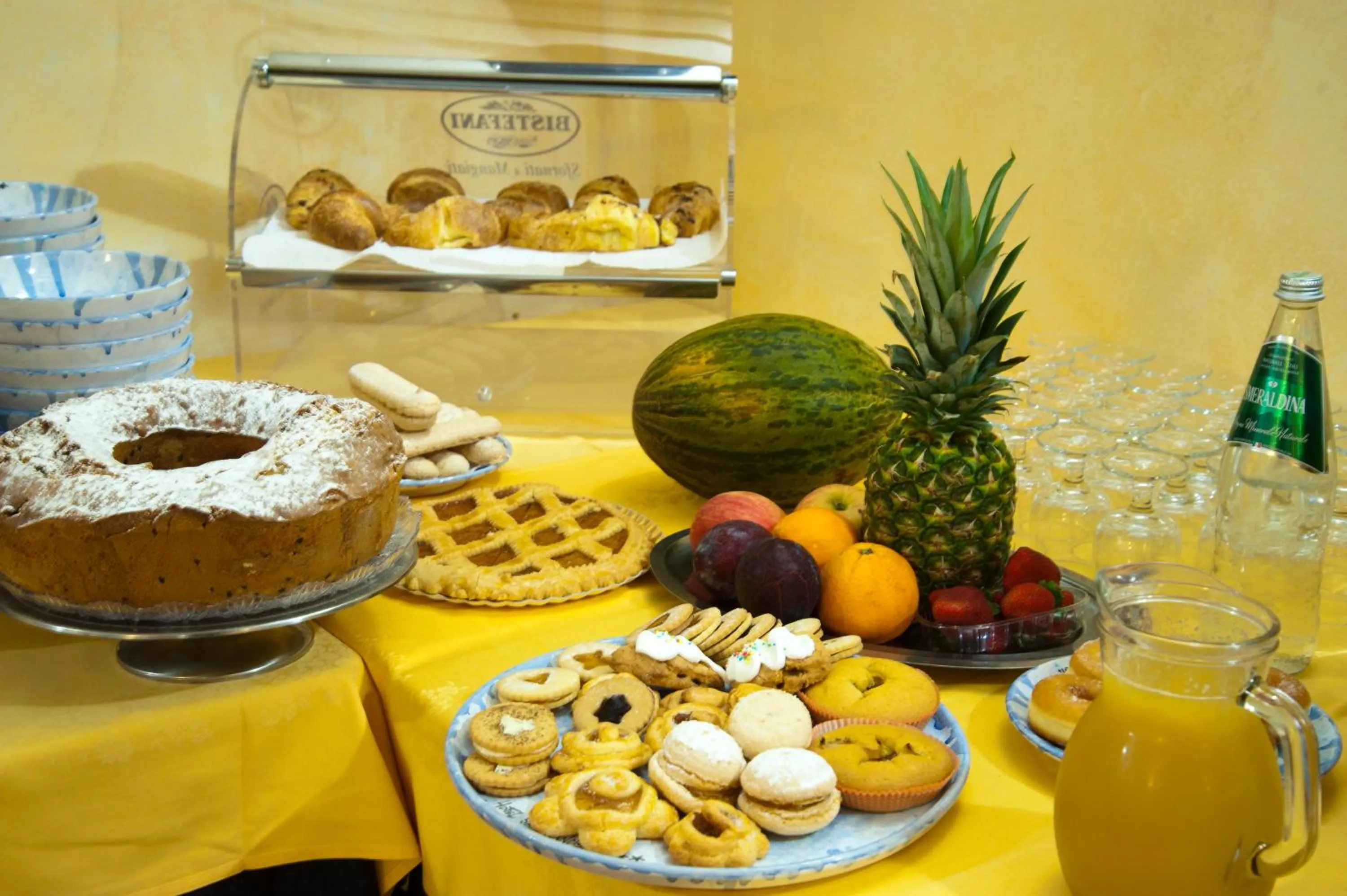 Buffet breakfast in Hotel San Francisco