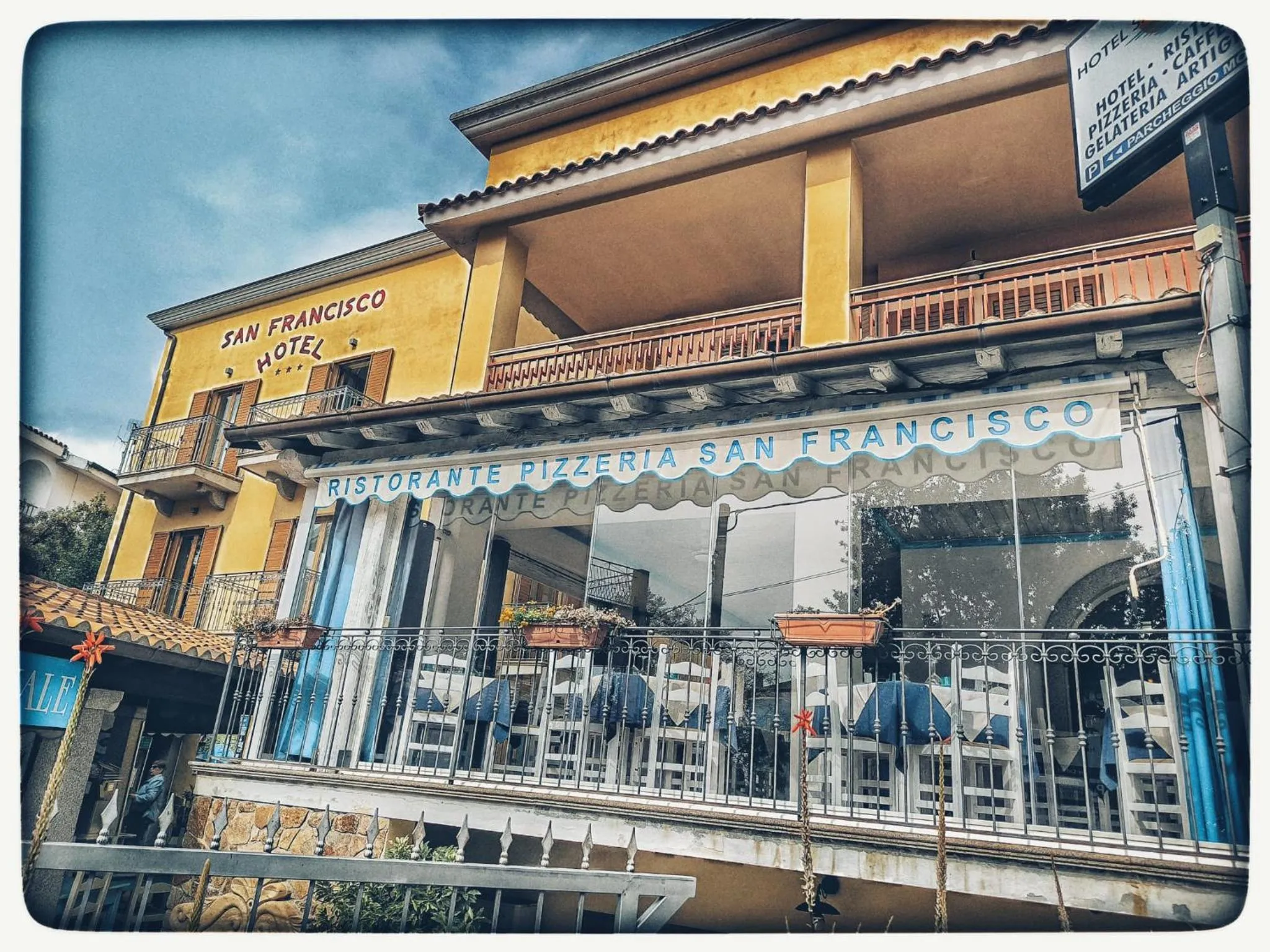 Property building in Hotel San Francisco