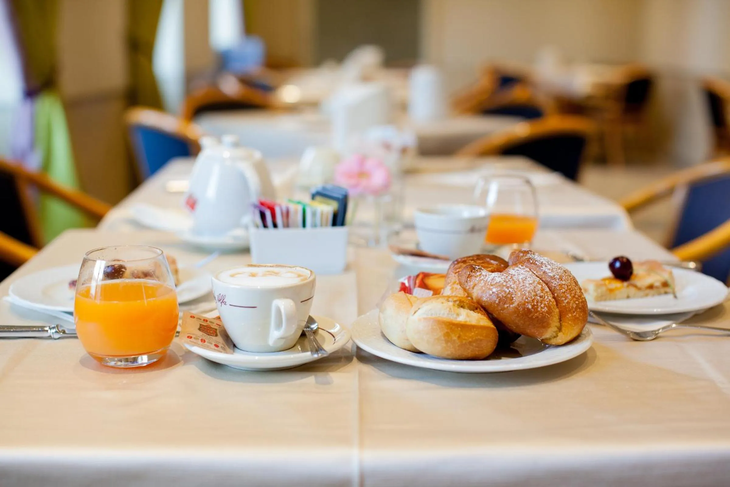 Restaurant/places to eat in Albergo Belsoggiorno