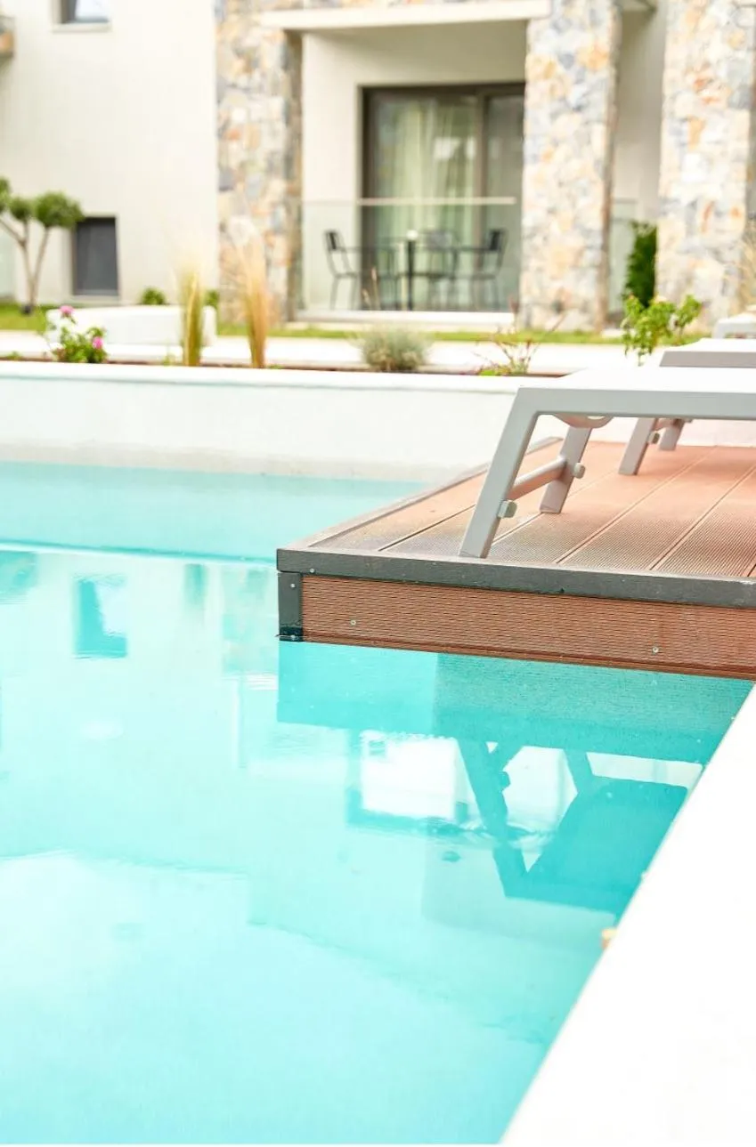 Swimming pool in Celine's Rose