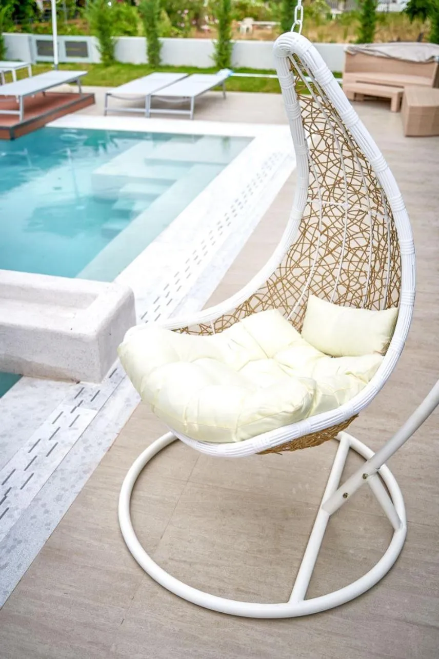 Swimming pool in Celine's Rose