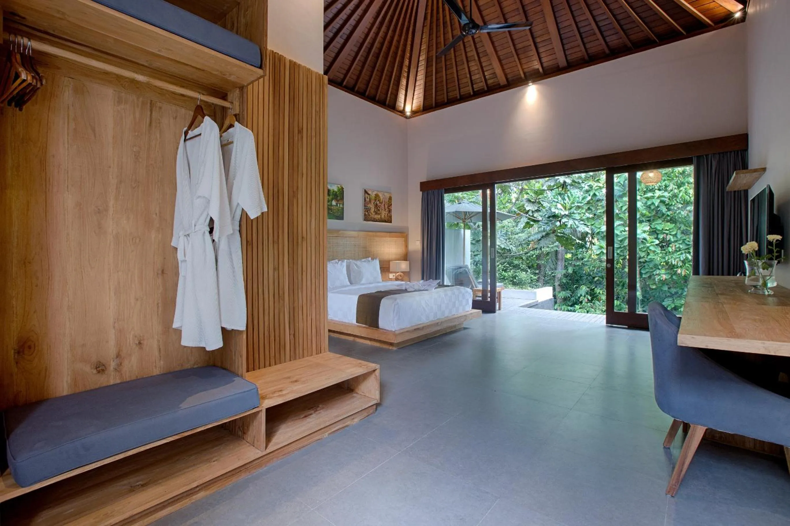 Bed in The Kanjeng Elitya Villa Ubud