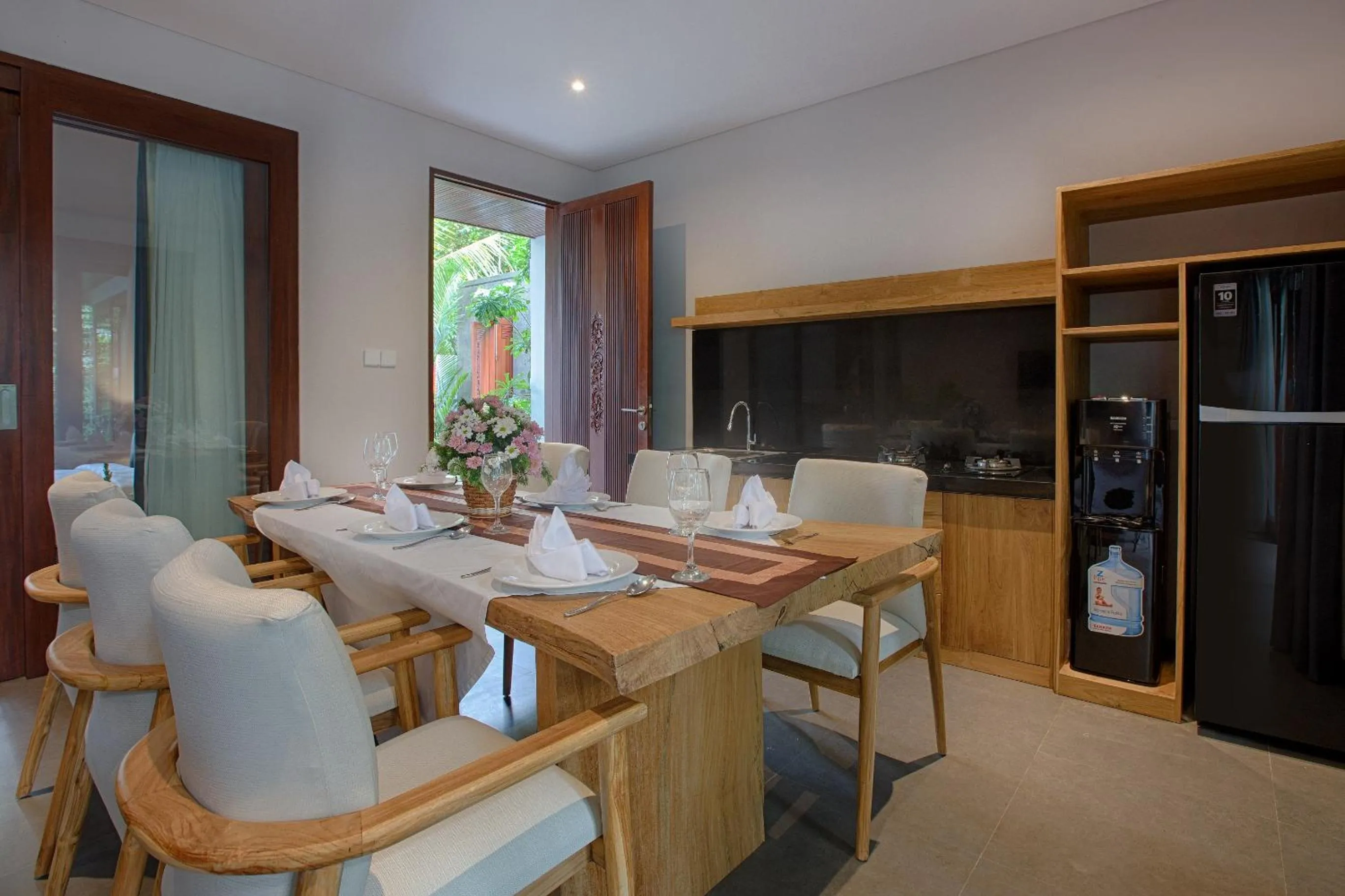 Dining area in The Kanjeng Elitya Villa Ubud