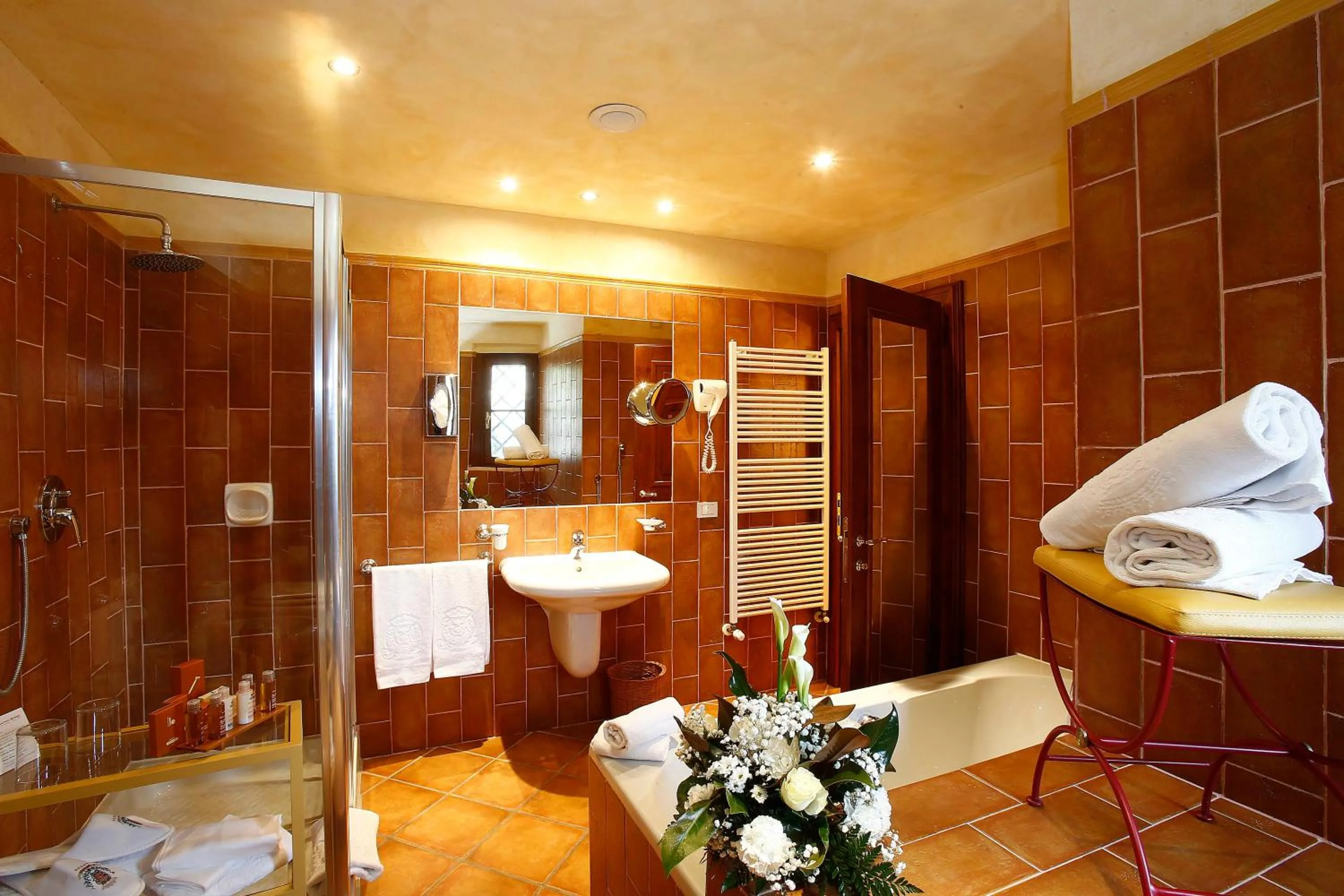 Bathroom in La Bagnaia Golf Resort
