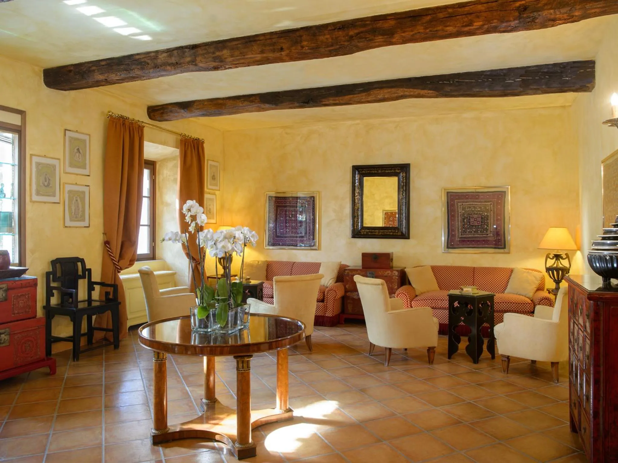 Communal lounge/ TV room in La Bagnaia Golf Resort