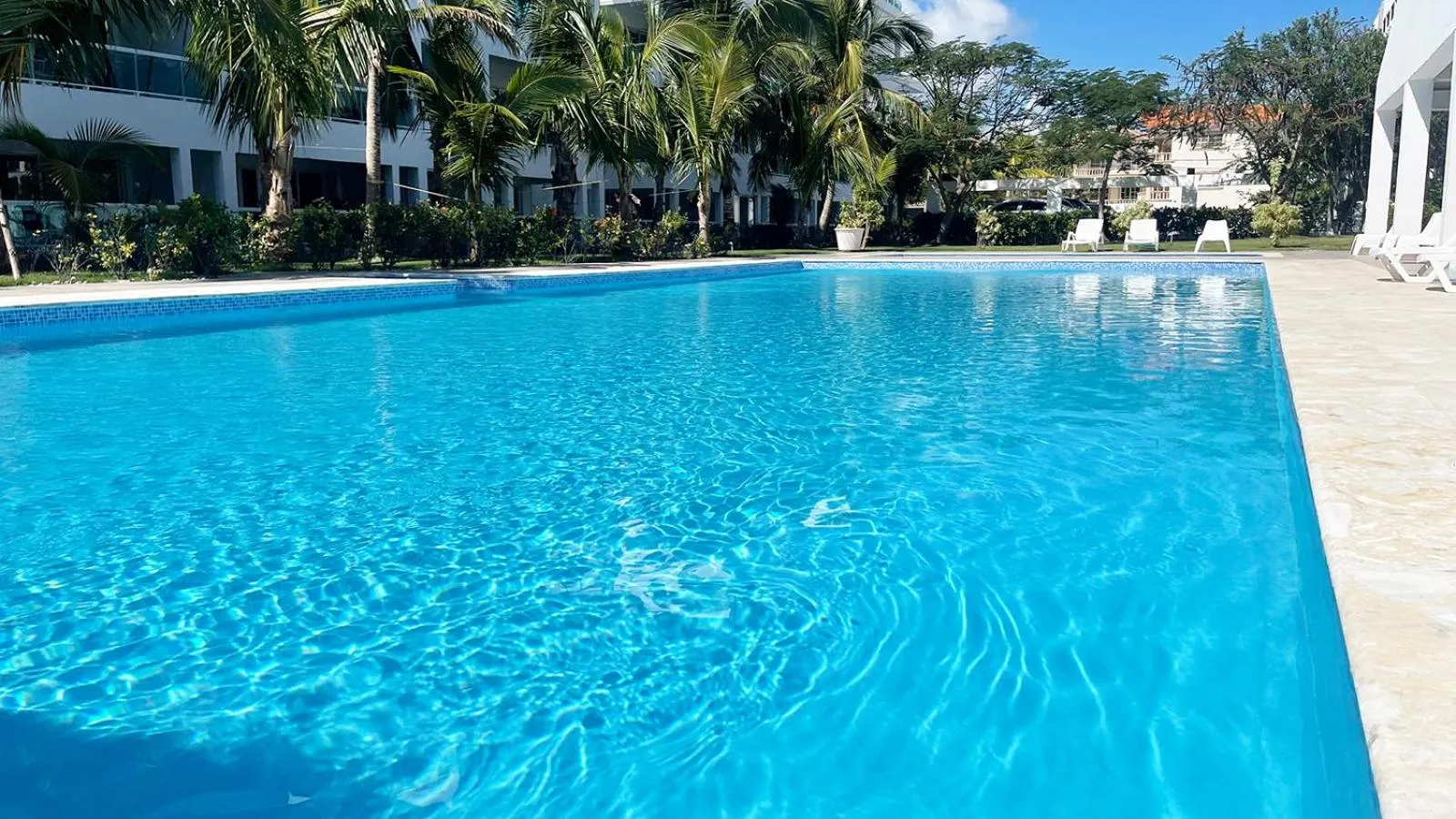 Swimming pool in Precioso Apartamento a solo pasos de la Playa