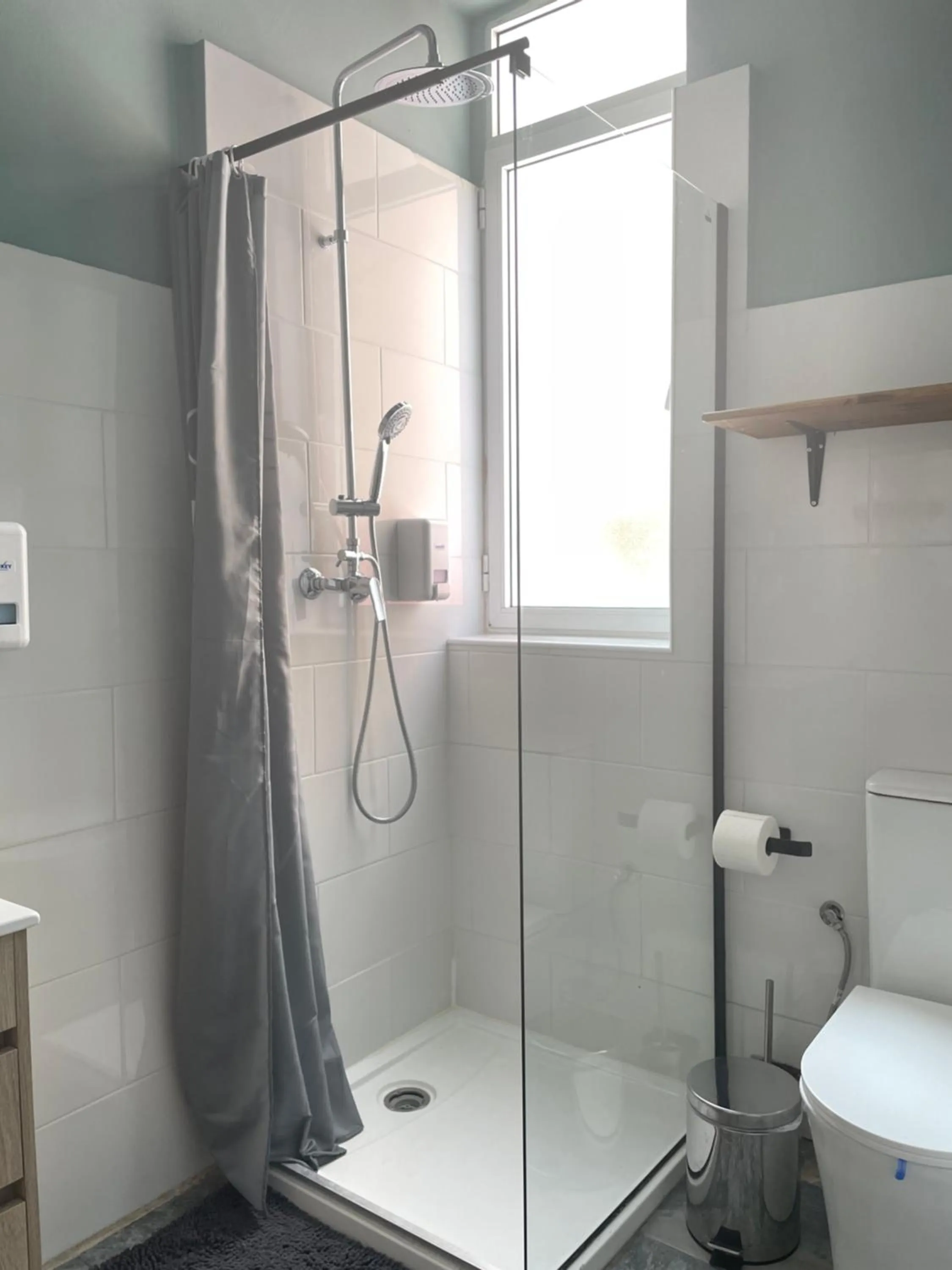 Shower in The Venue Hostel Boutique