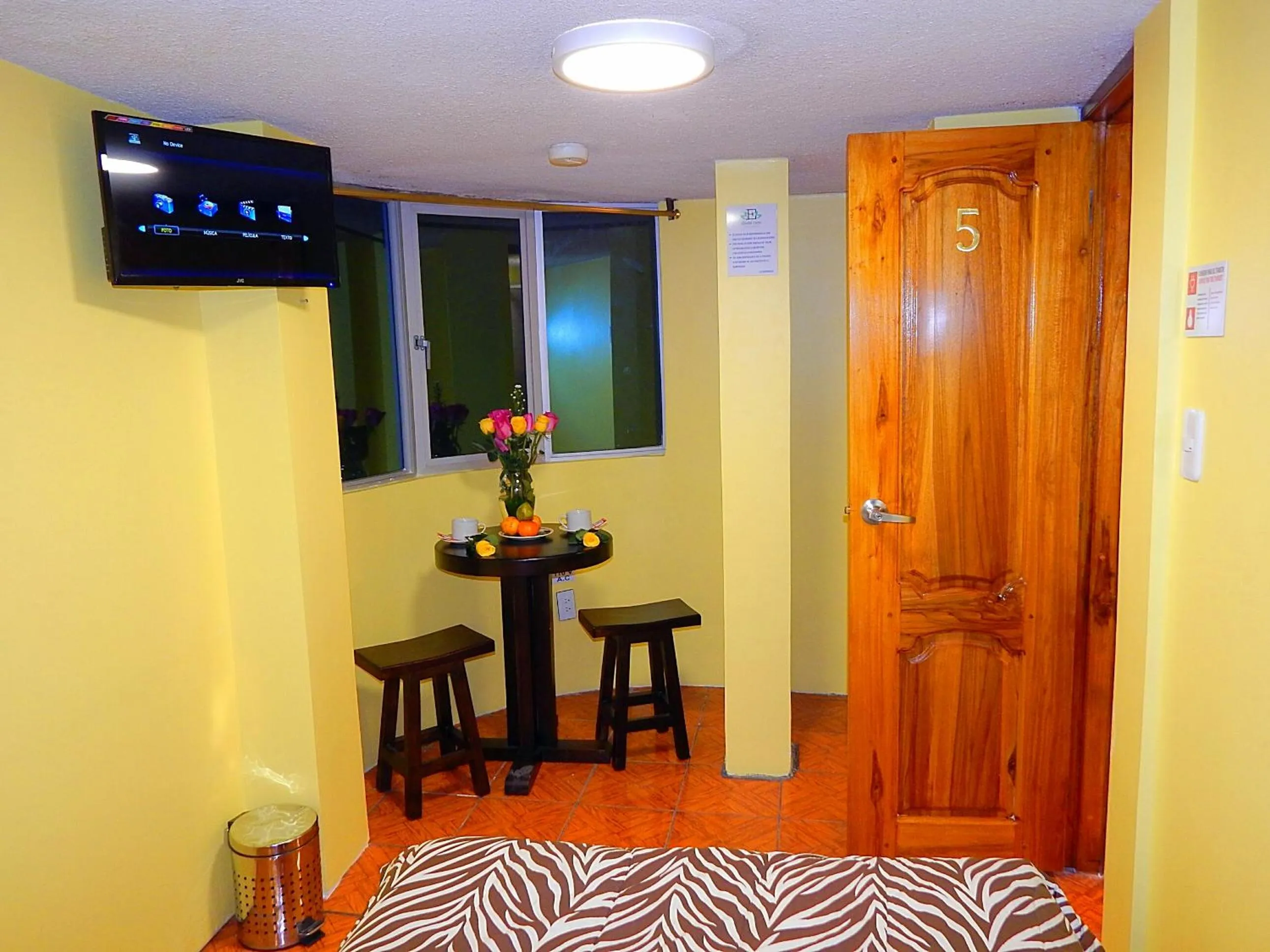 Meals in Olympus Plaza