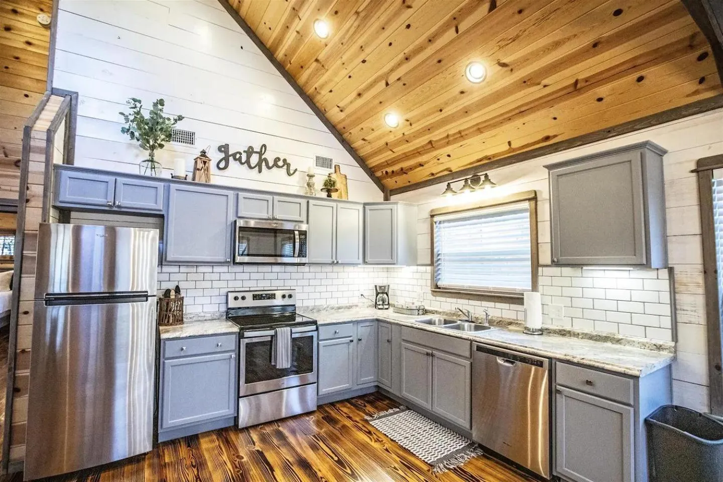 Kitchen or kitchenette in Convenient Romantic Hot Tub BBQ 3-night special!