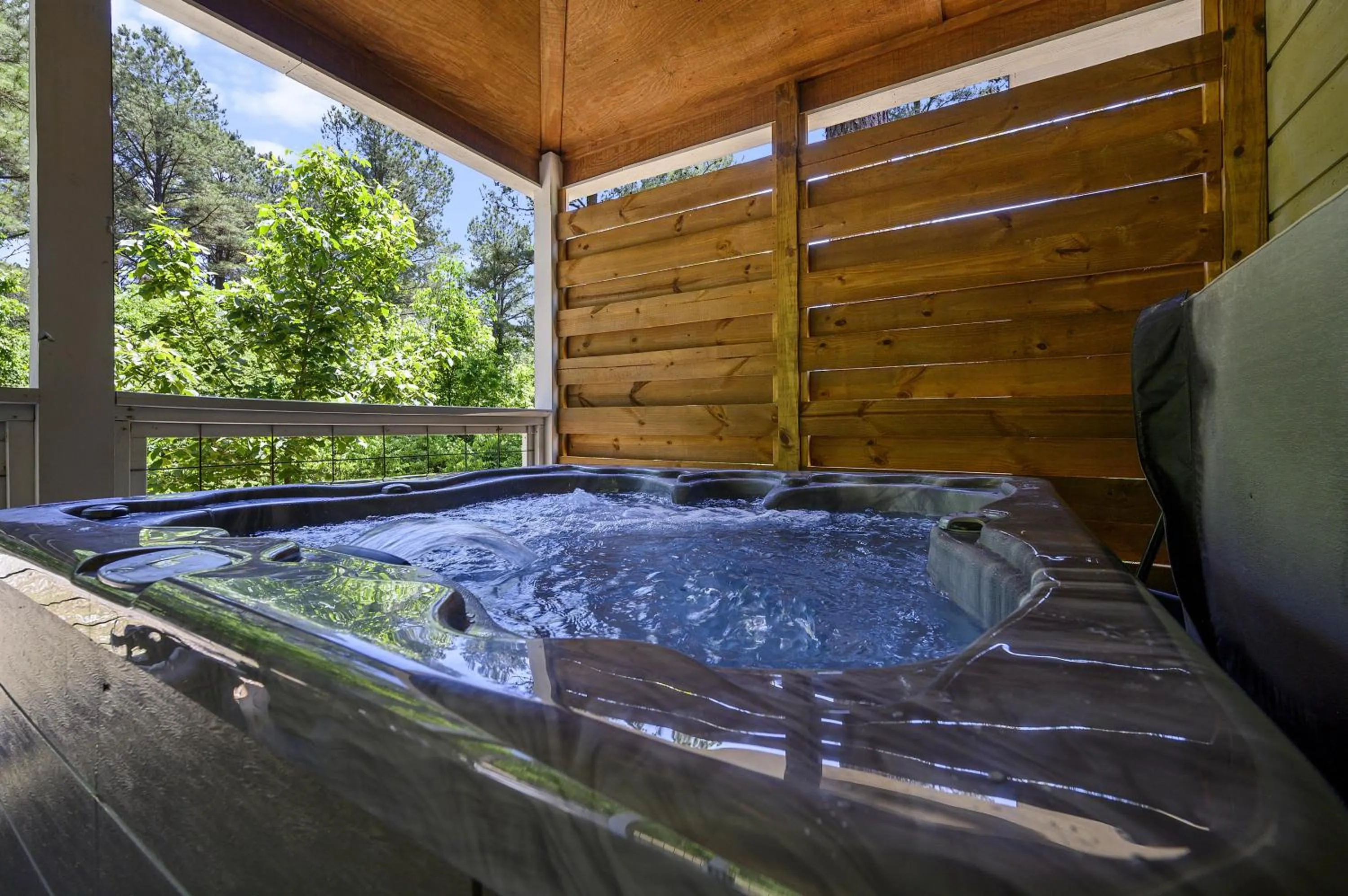 Spa and wellness centre/facilities in Convenient Romantic Hot Tub BBQ 3-night special!