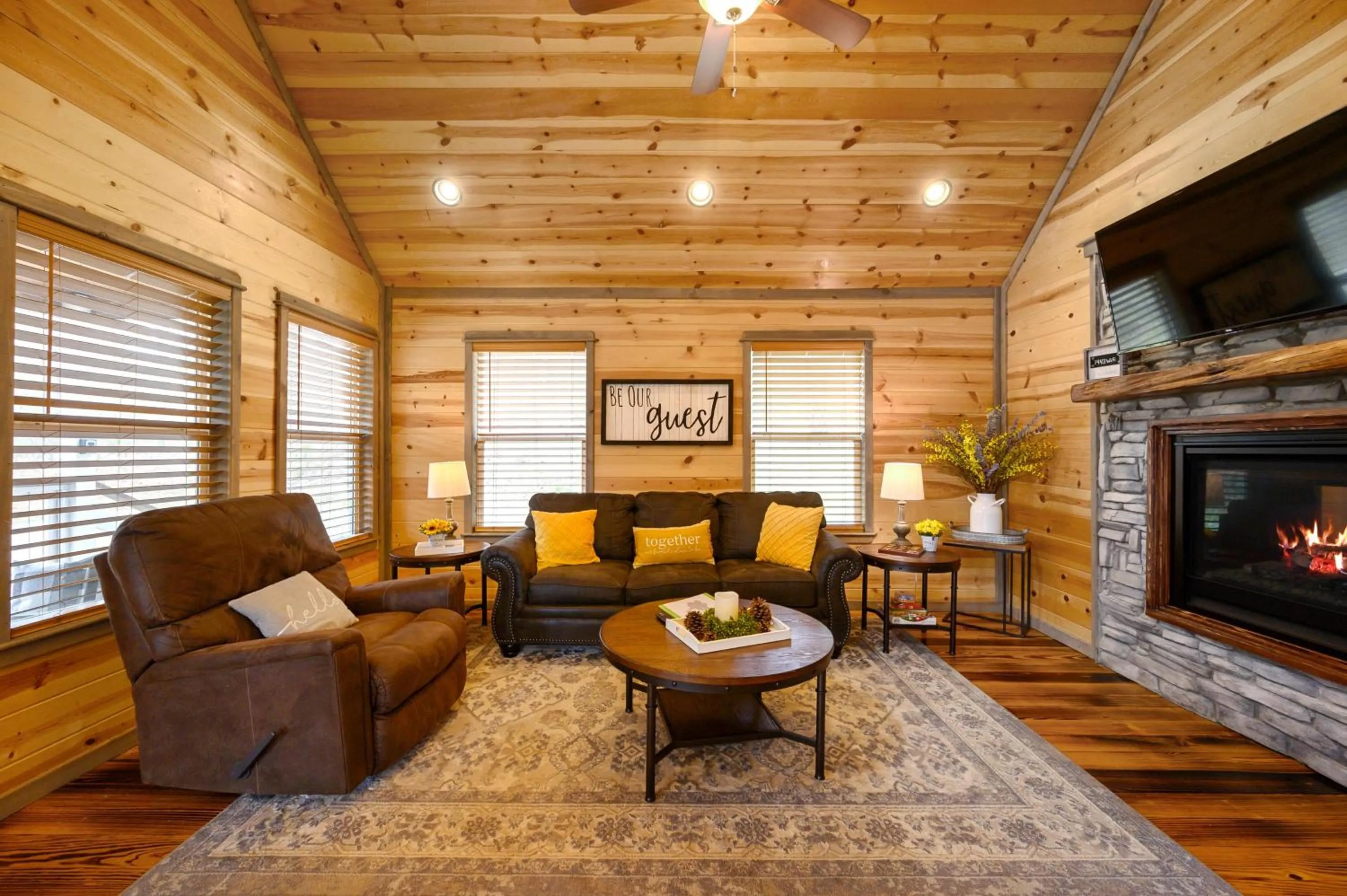 Living room in Convenient Romantic Hot Tub BBQ 3-night special!