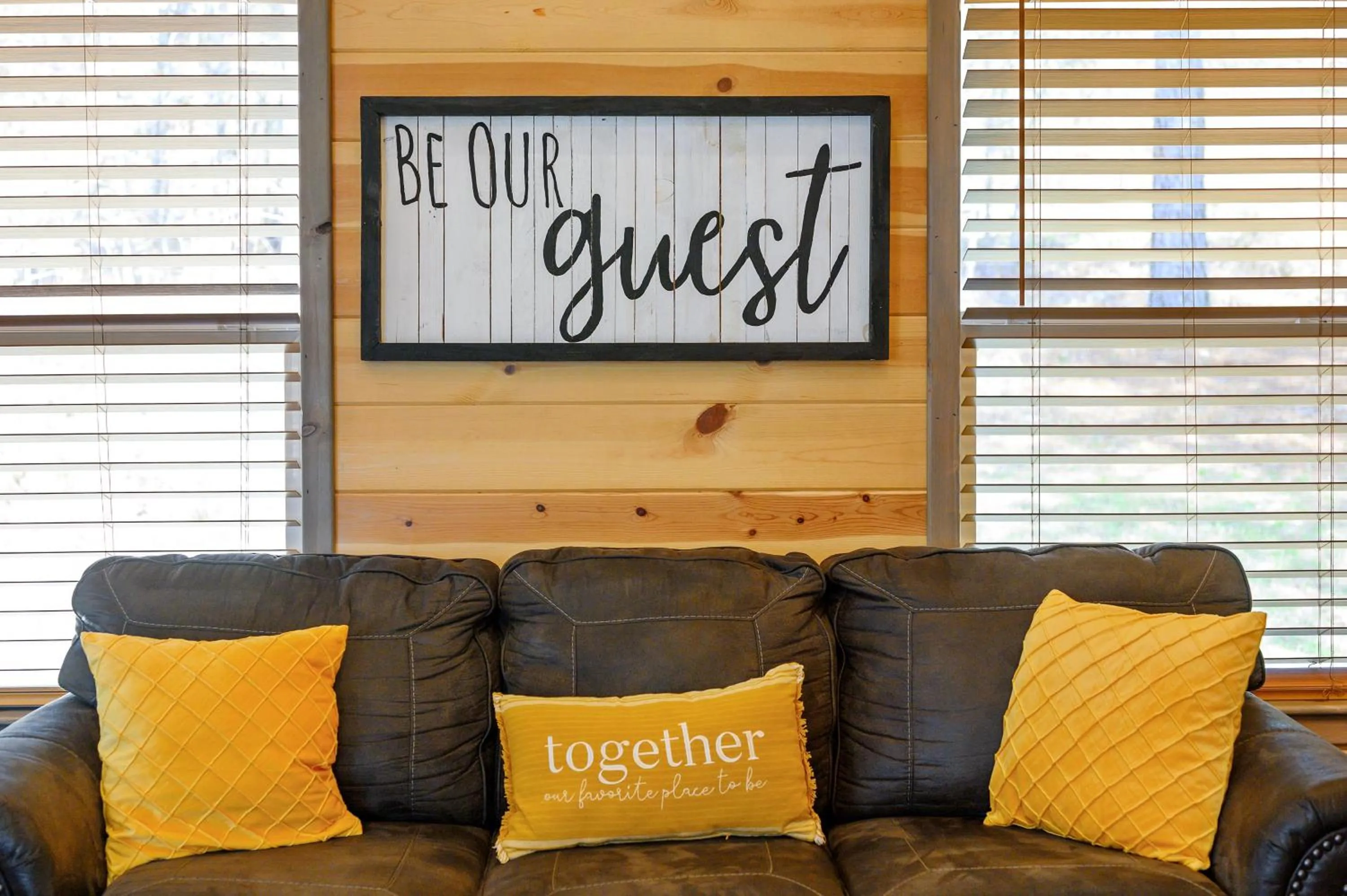 Living room in Convenient Romantic Hot Tub BBQ 3-night special!