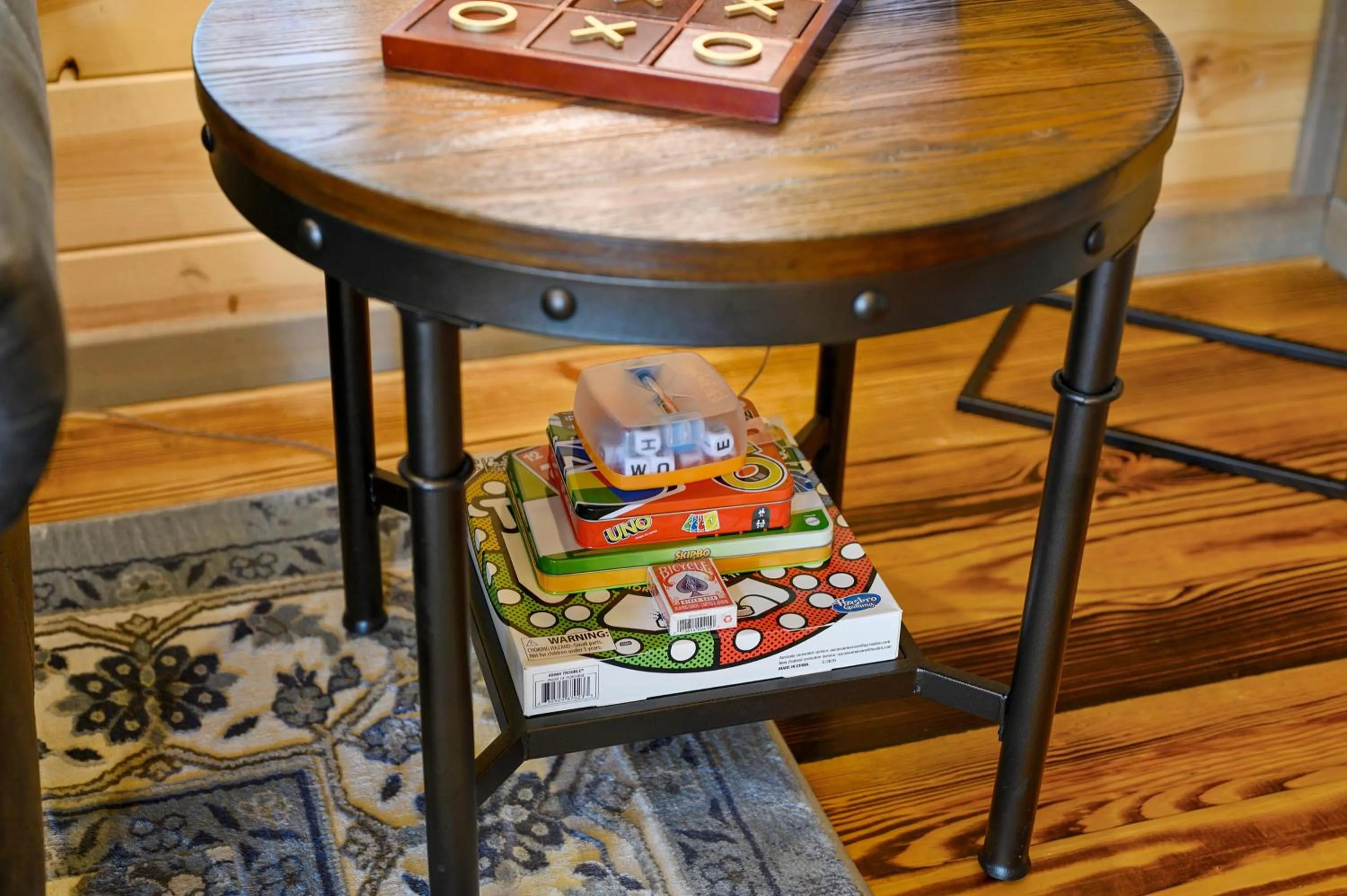 Living room in Convenient Romantic Hot Tub BBQ 3-night special!