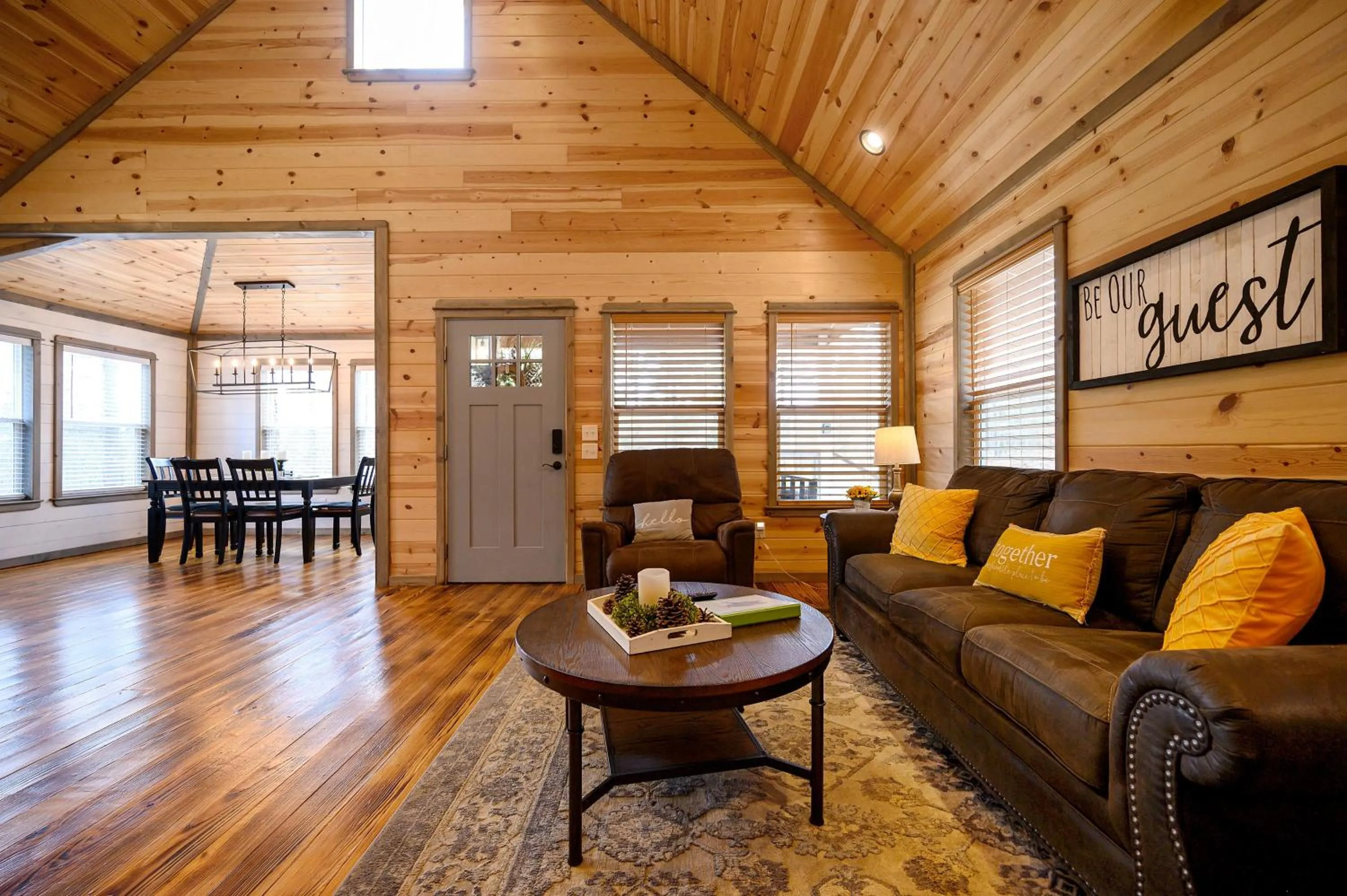 Living room in Convenient Romantic Hot Tub BBQ 3-night special!