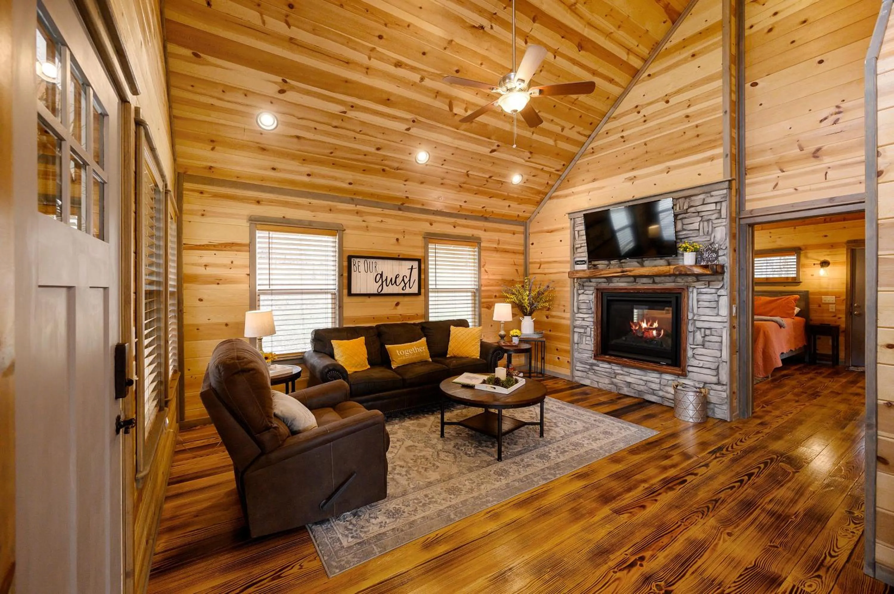 Living room in Convenient Romantic Hot Tub BBQ 3-night special!