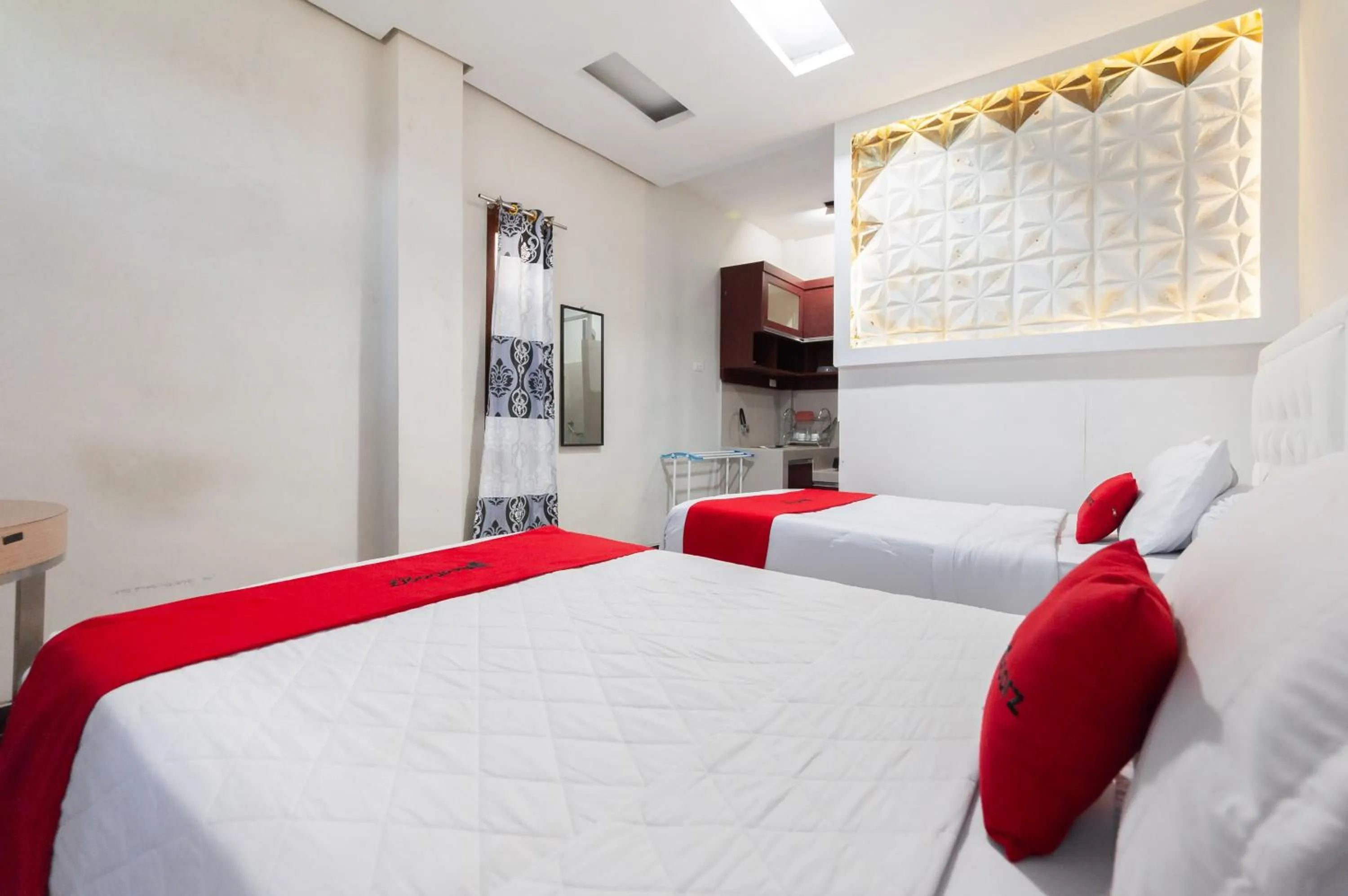 Bed in RedDoorz Syariah near Pasar Aceh Shopping Centre