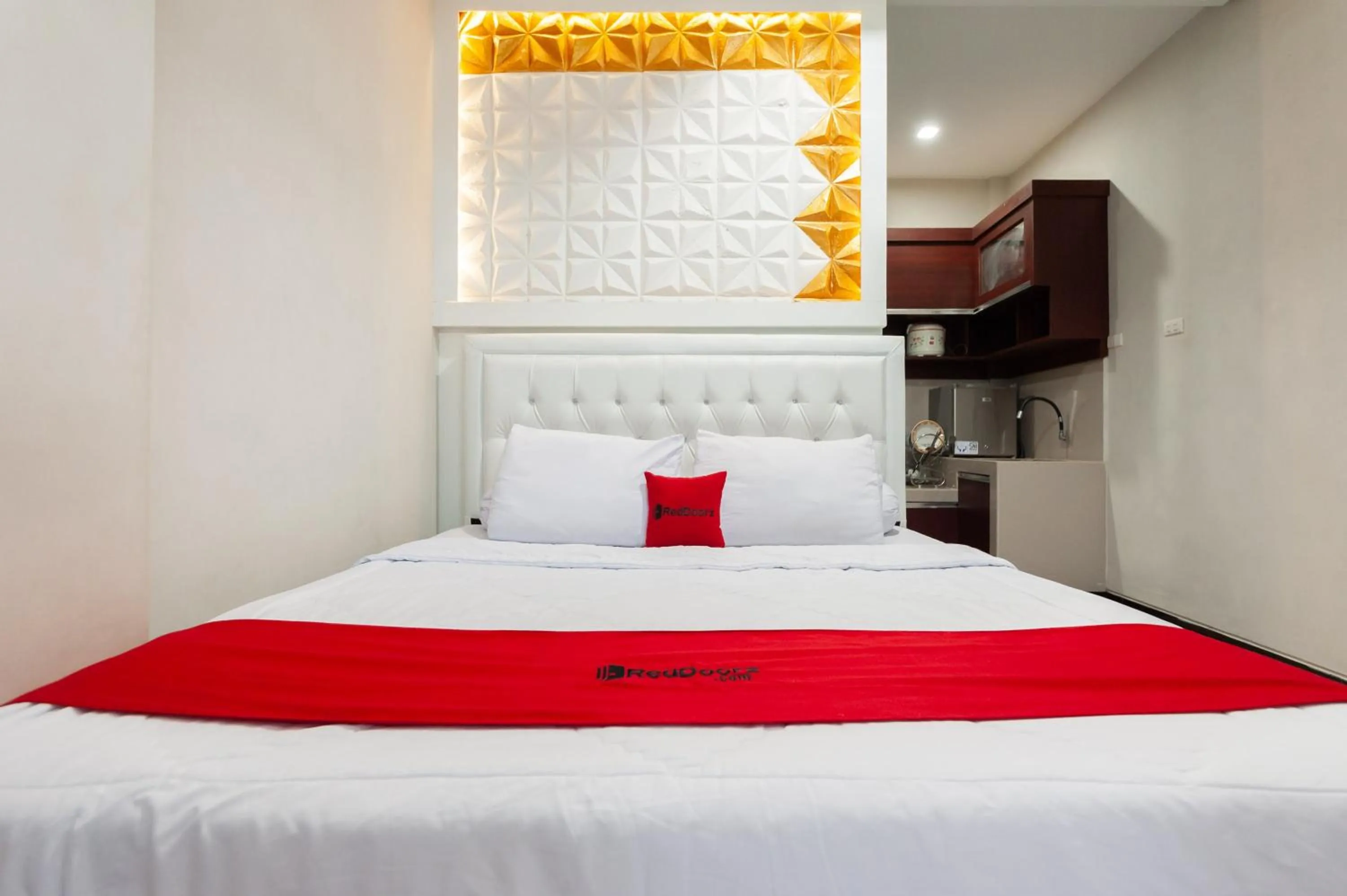 Bed in RedDoorz Syariah near Pasar Aceh Shopping Centre