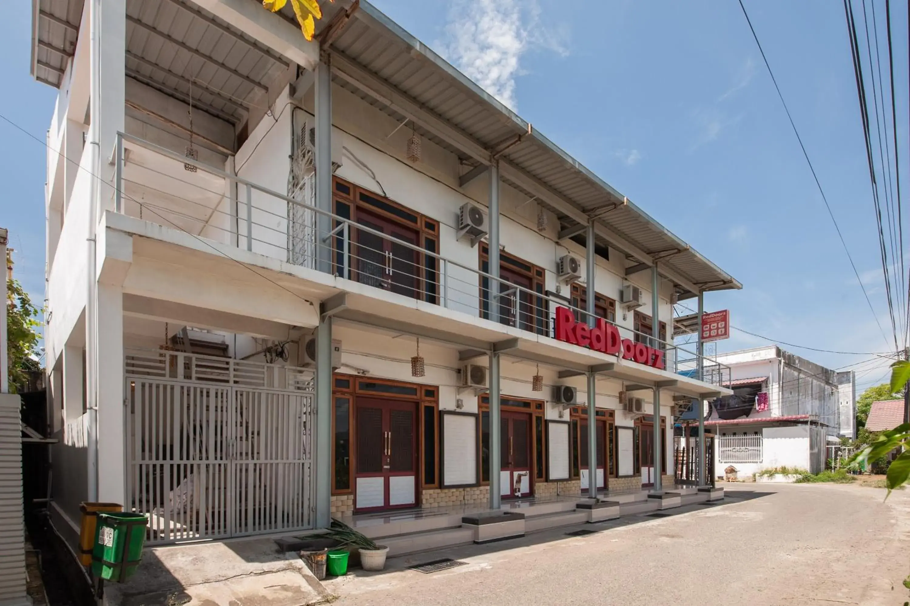 Property building in RedDoorz Syariah near Pasar Aceh Shopping Centre Property building in RedDoorz Syariah near Pasar Aceh Shopping Centre