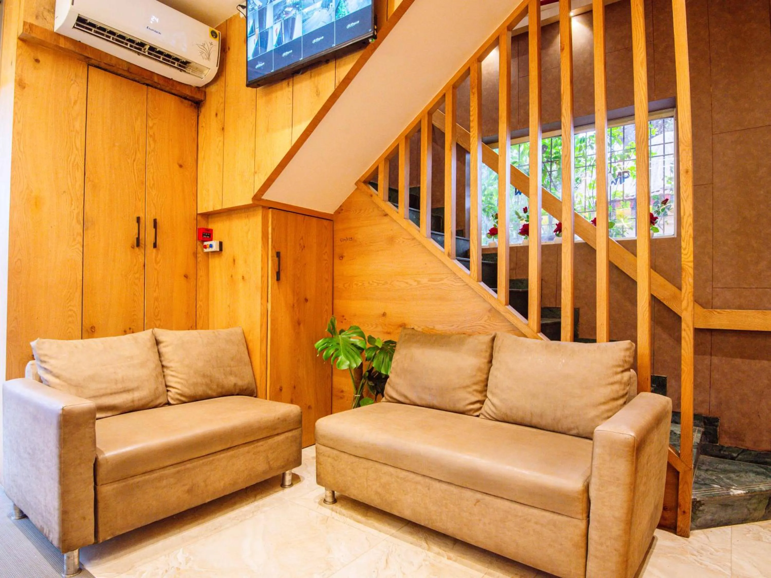 Seating area in Treebo Amber Imperial