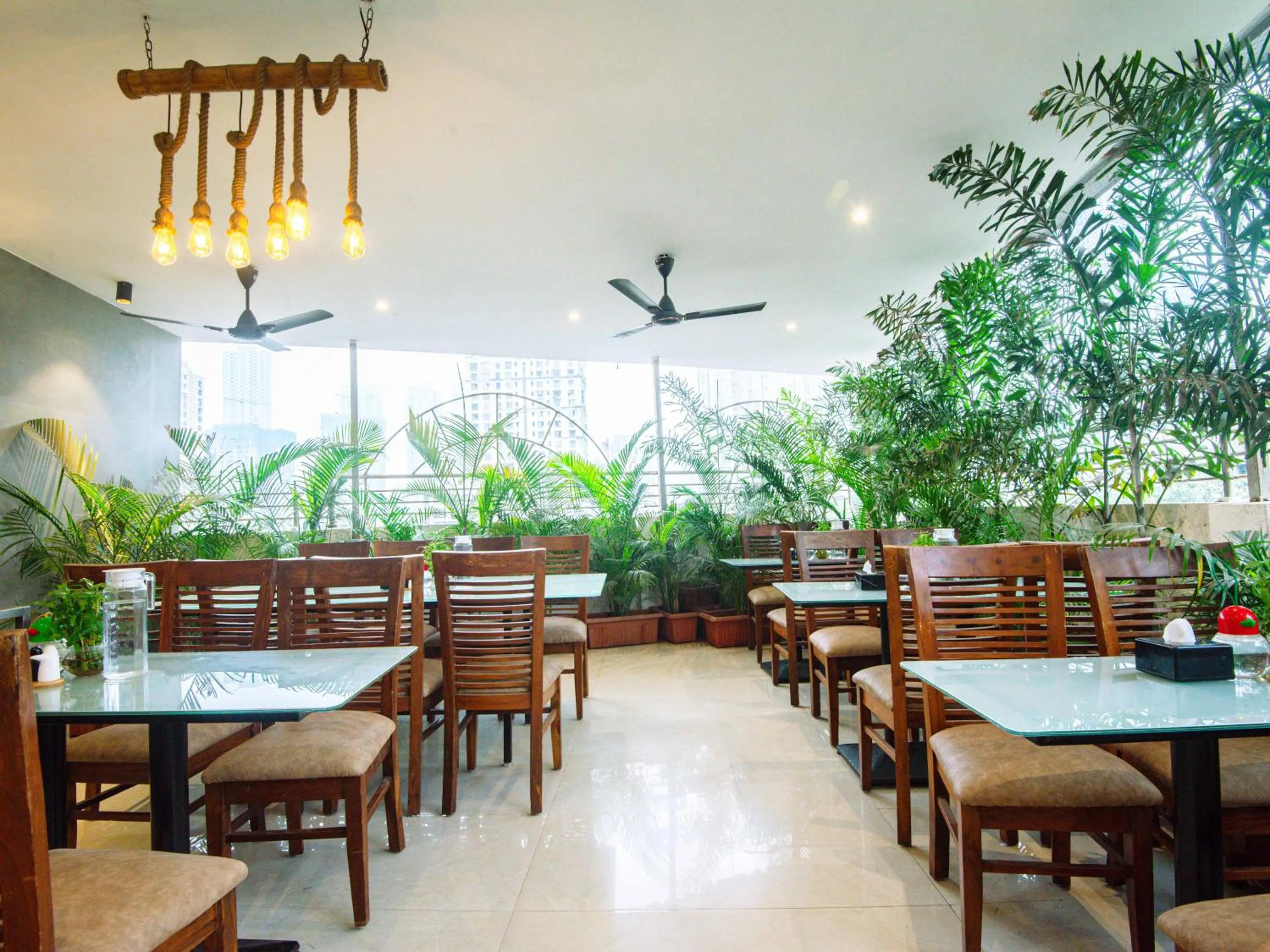 Restaurant/places to eat in Treebo Amber Imperial