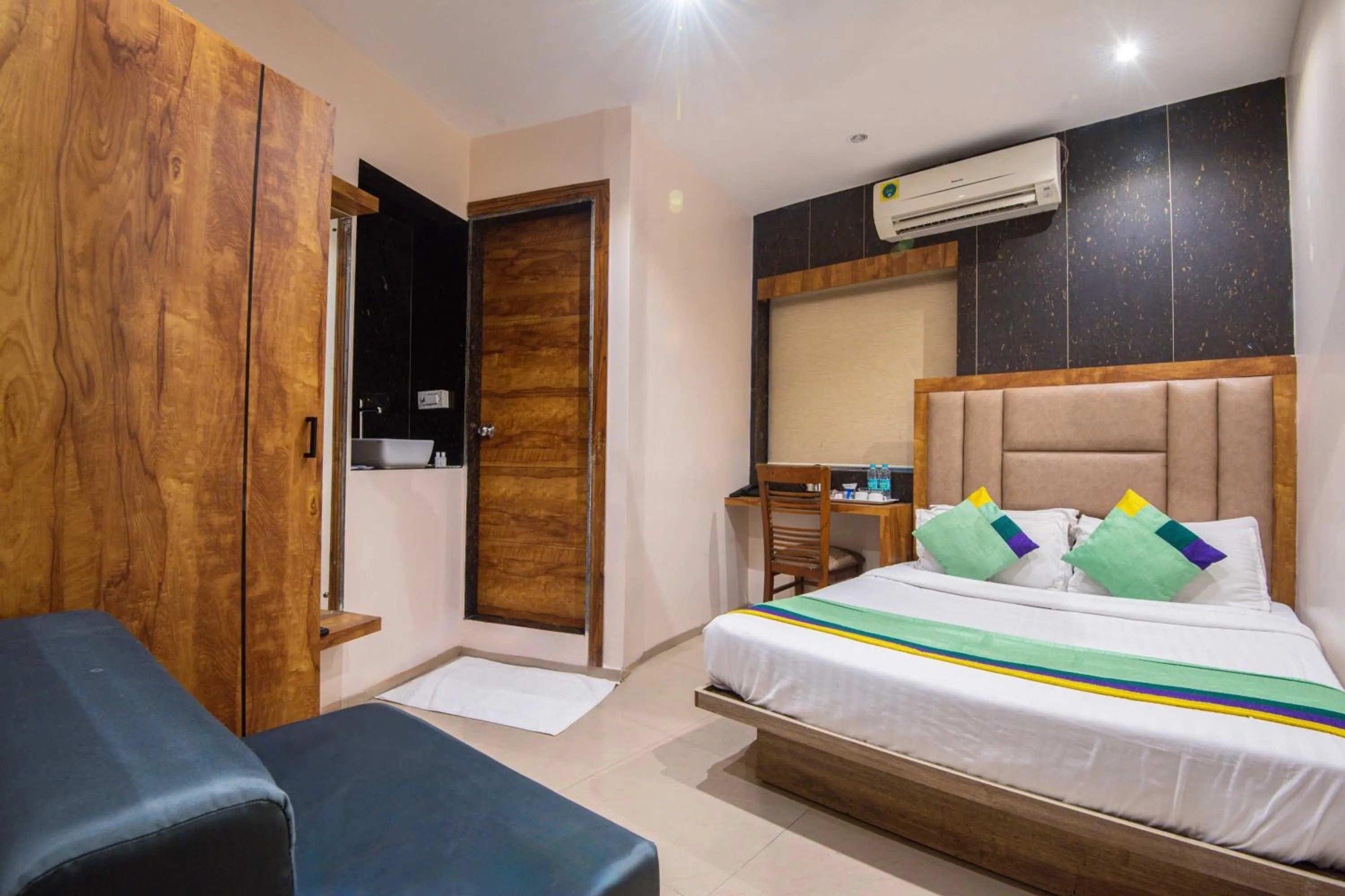 Bedroom, Bed in Treebo Amber Imperial