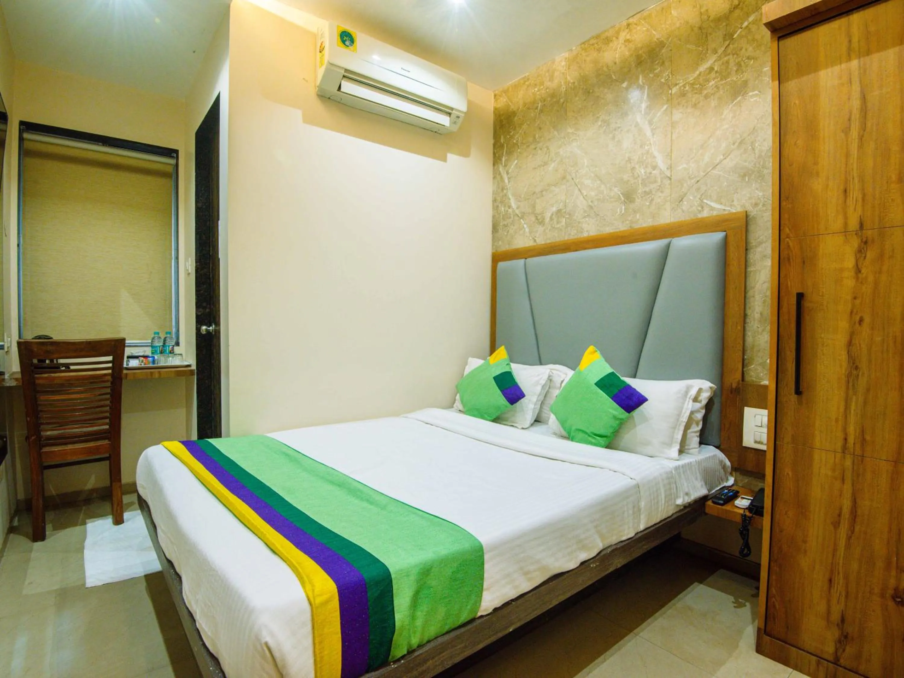 Bedroom, Bed in Treebo Amber Imperial