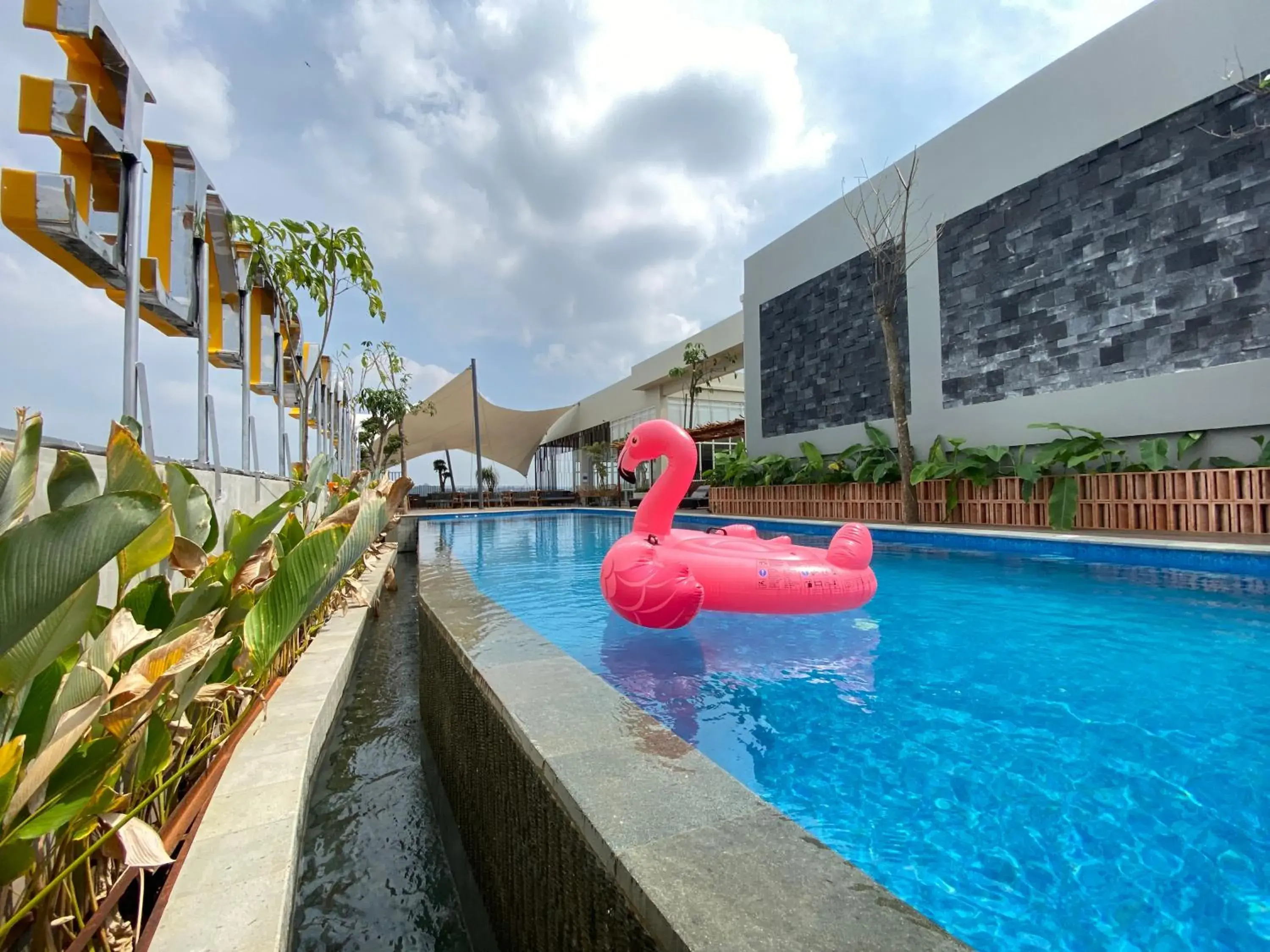Swimming pool in Trio Azana Style Kebumen Swimming pool in Trio Azana Style Kebumen