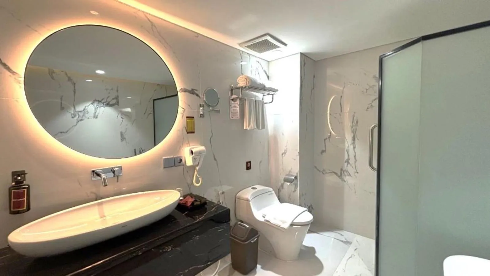 Bathroom in Trio Azana Style Kebumen