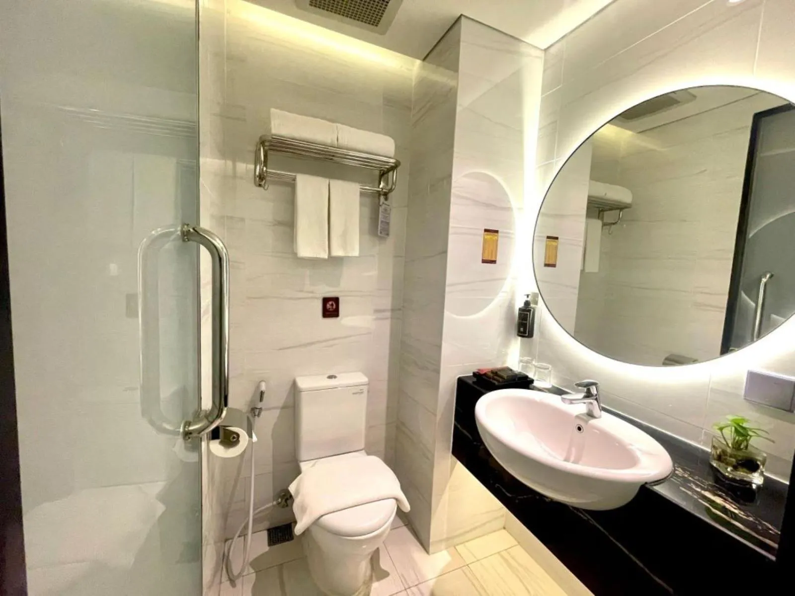 Bathroom in Trio Azana Style Kebumen