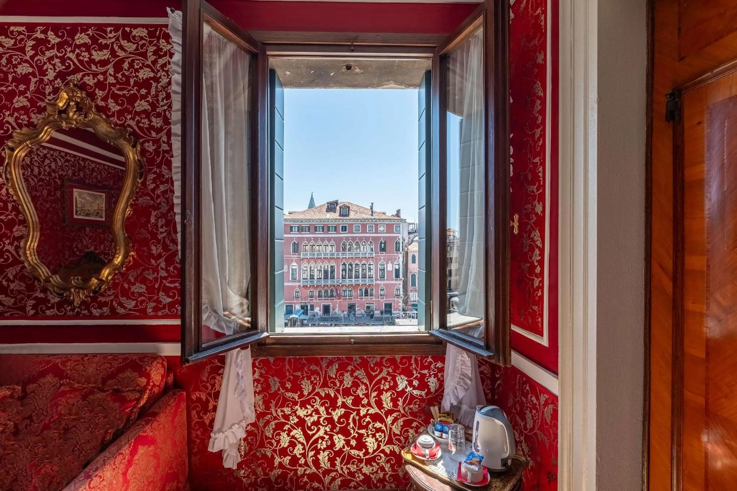 View (from property/room), Bed in Antica Locanda Sturion Residenza d'Epoca