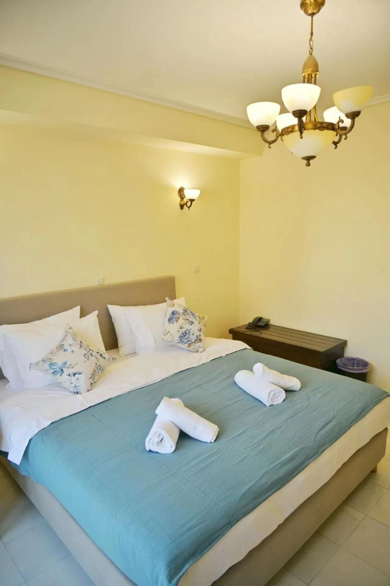 Bed in New Times Home & Hotels Near Metro Station Athens Center