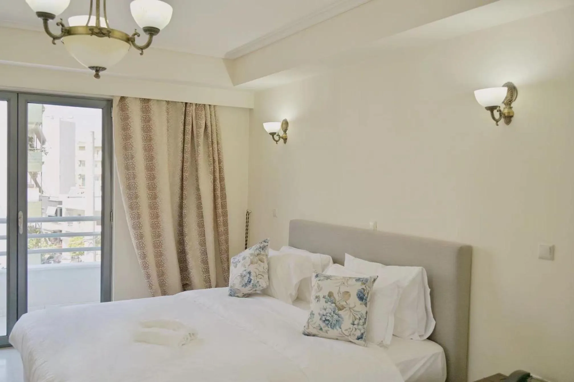 Bed in New Times Home & Hotels Near Metro Station Athens Center
