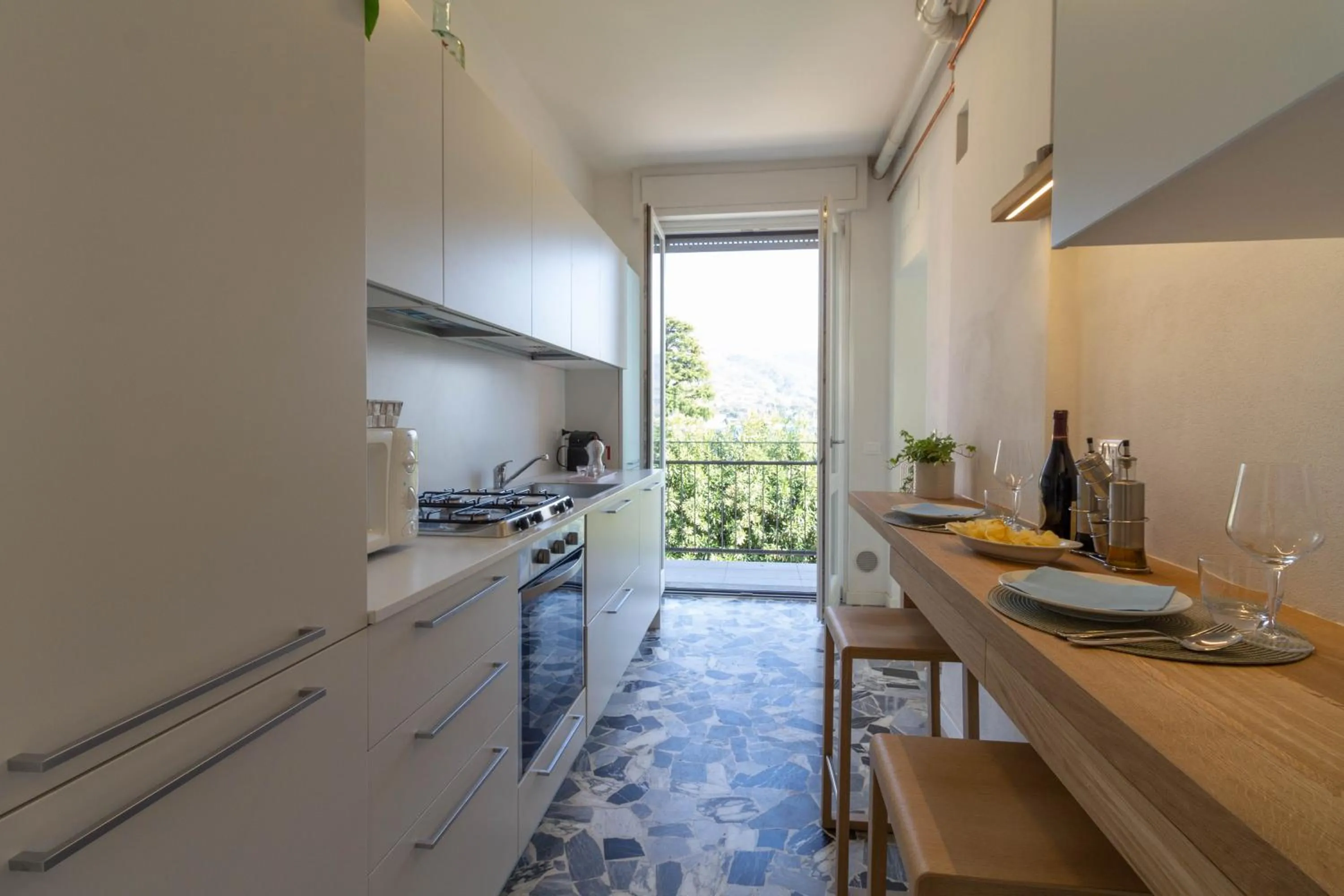 Dining area in Mamma Ciccia Holiday Home - Waterfront Apartment