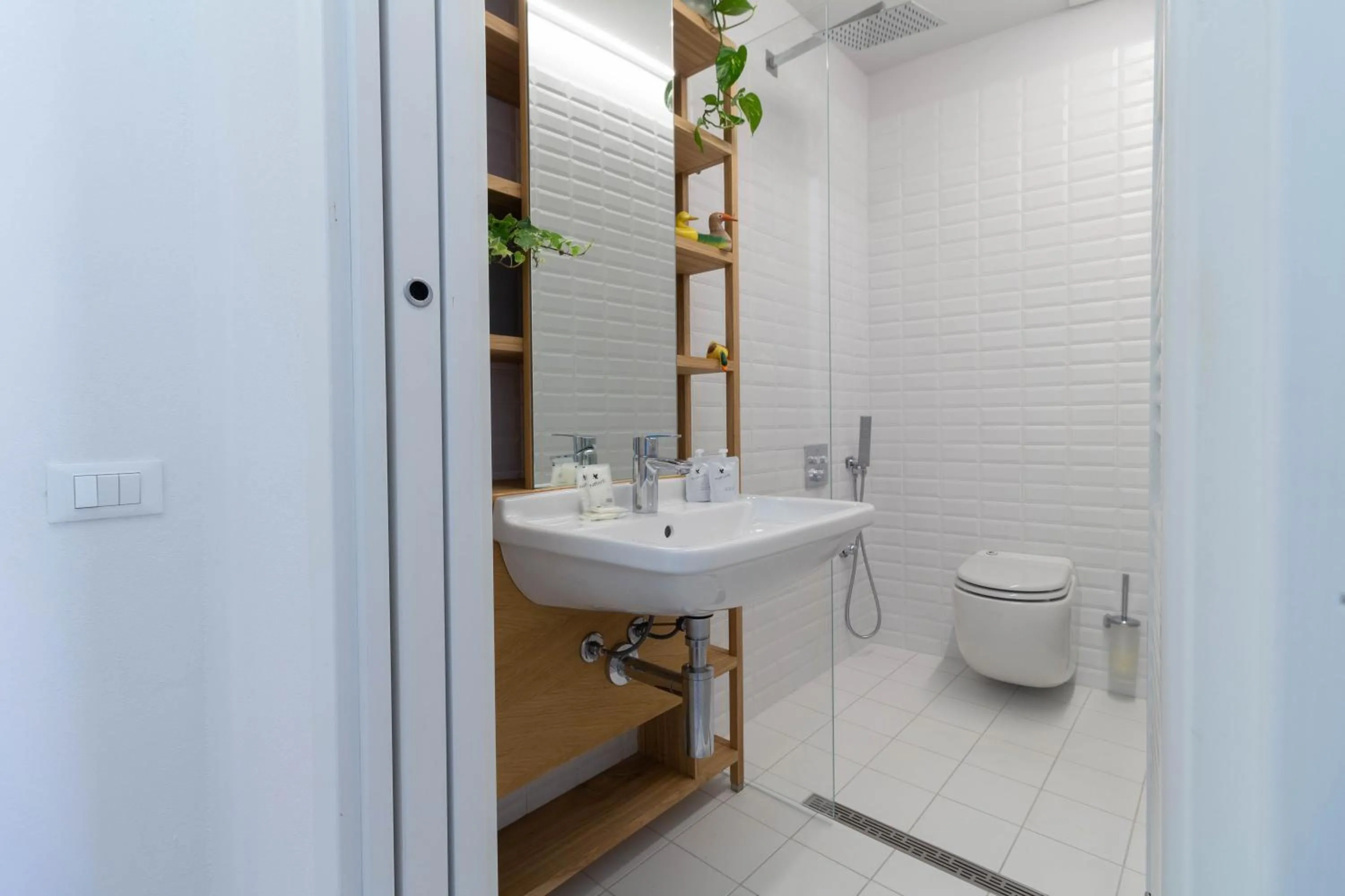 Shower in Mamma Ciccia Holiday Home - Waterfront Apartment