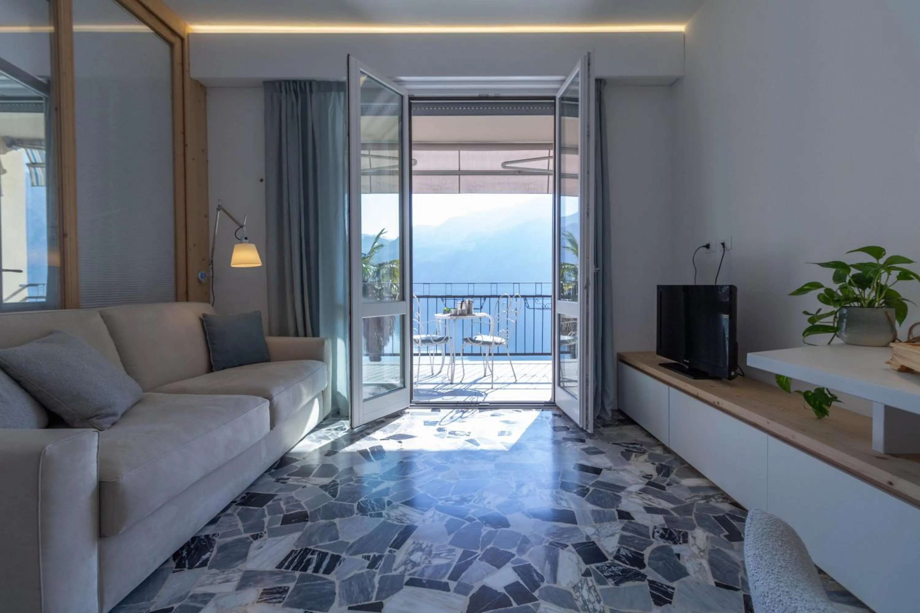Living room in Mamma Ciccia Holiday Home - Waterfront Apartment