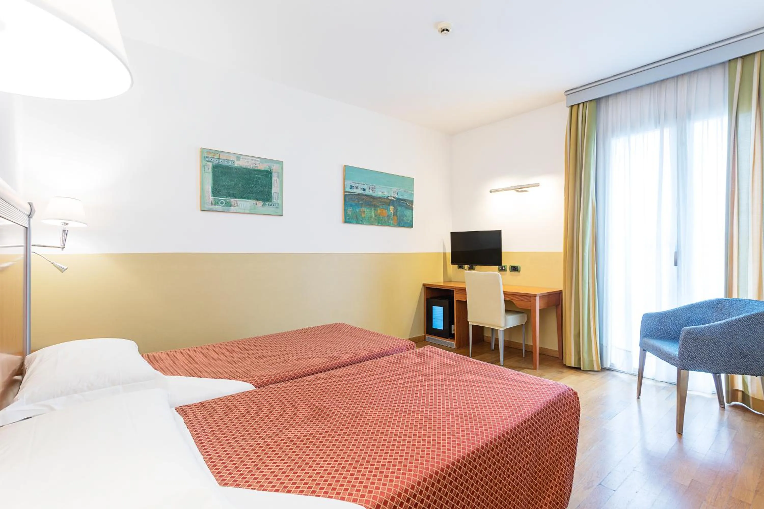 Bedroom, Bed in West Florence