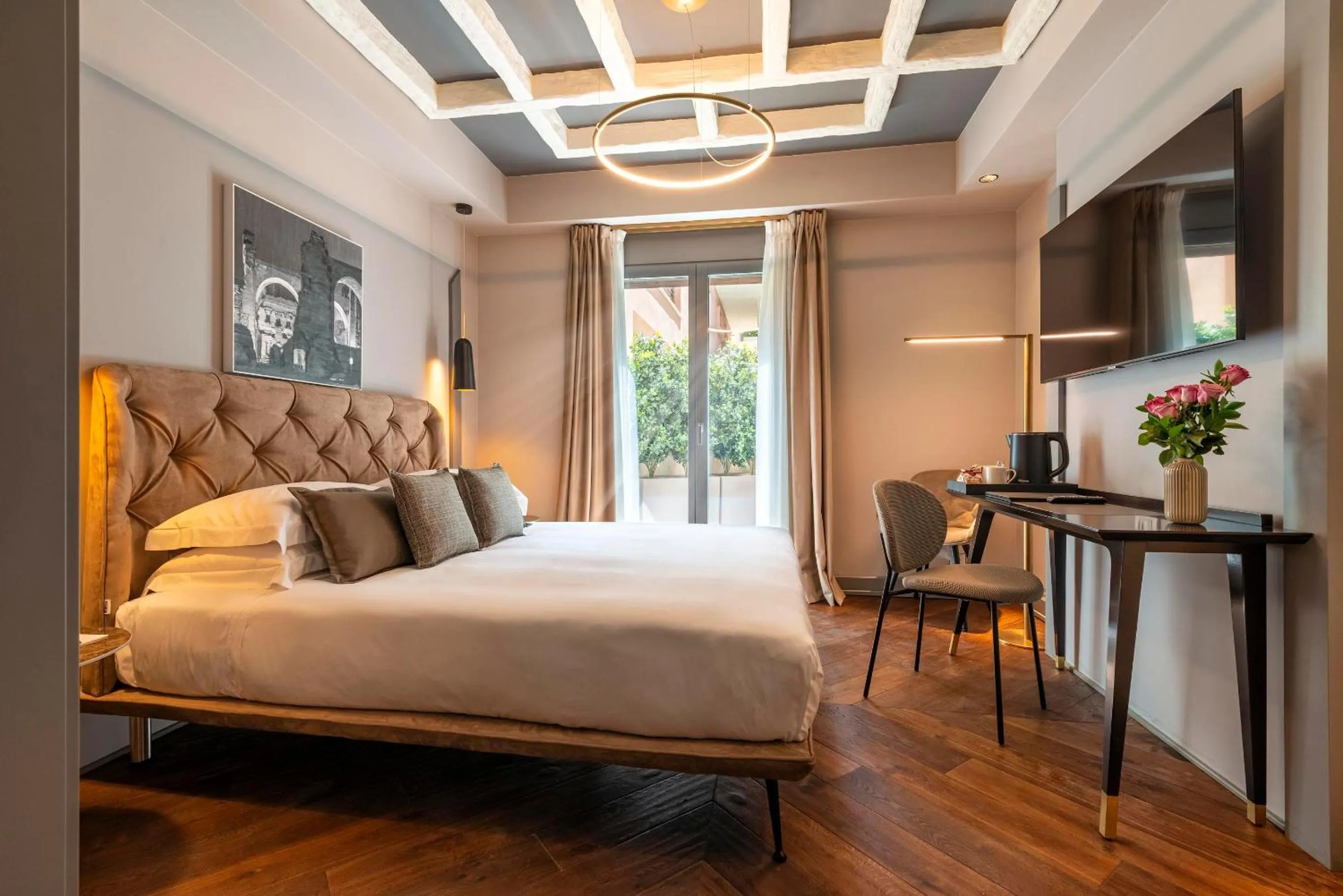 Patio, Bed in Loly Boutique Hotel Roma