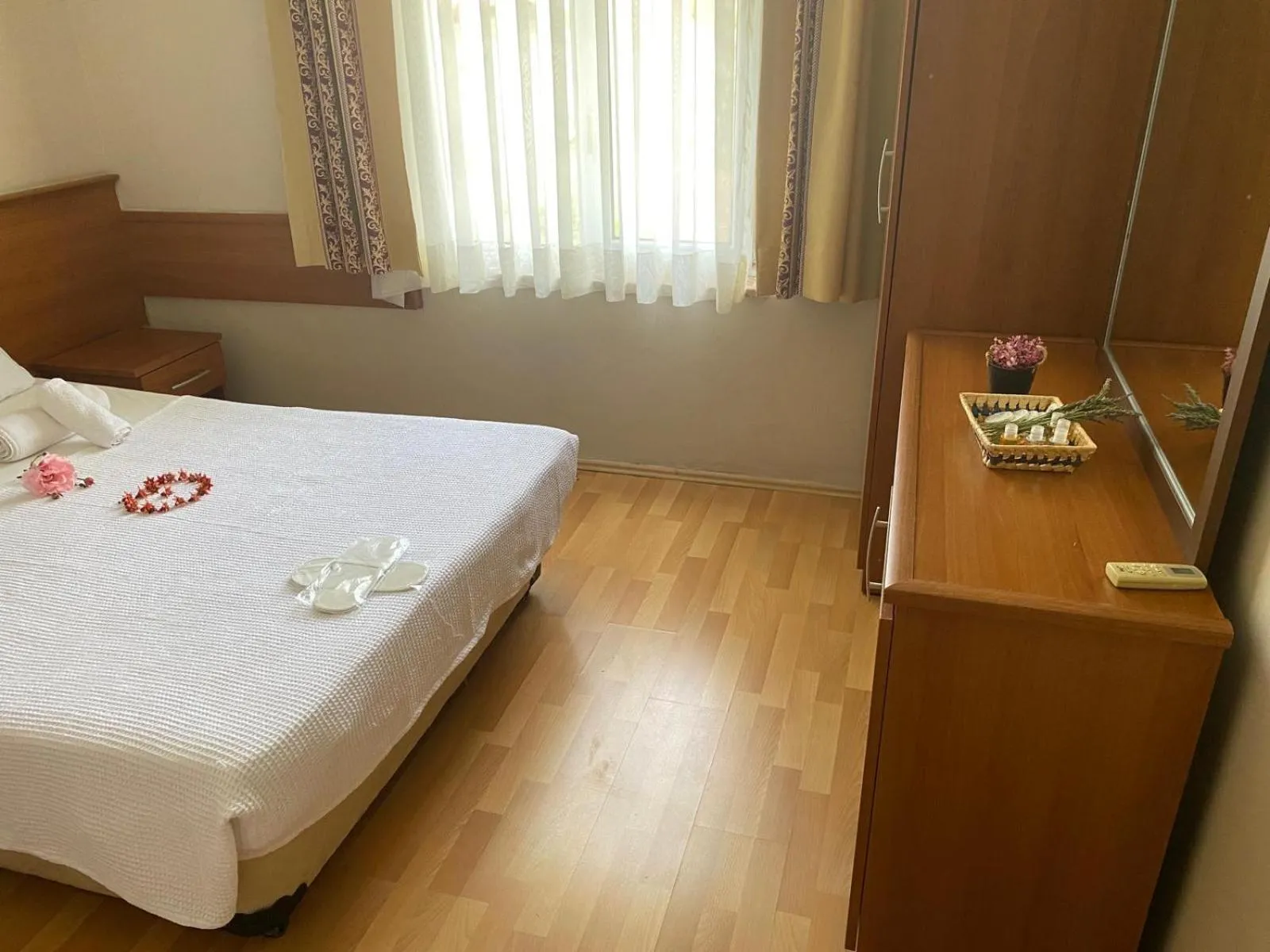 Bed in Felicity Hotel & Bungalows