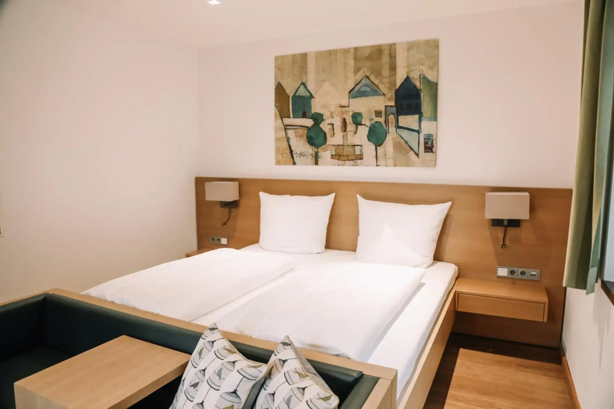 Double Room with Mountain View in Hotel Hofwirt Neubeuern Double Room with Mountain View in Hotel Hofwirt Neubeuern