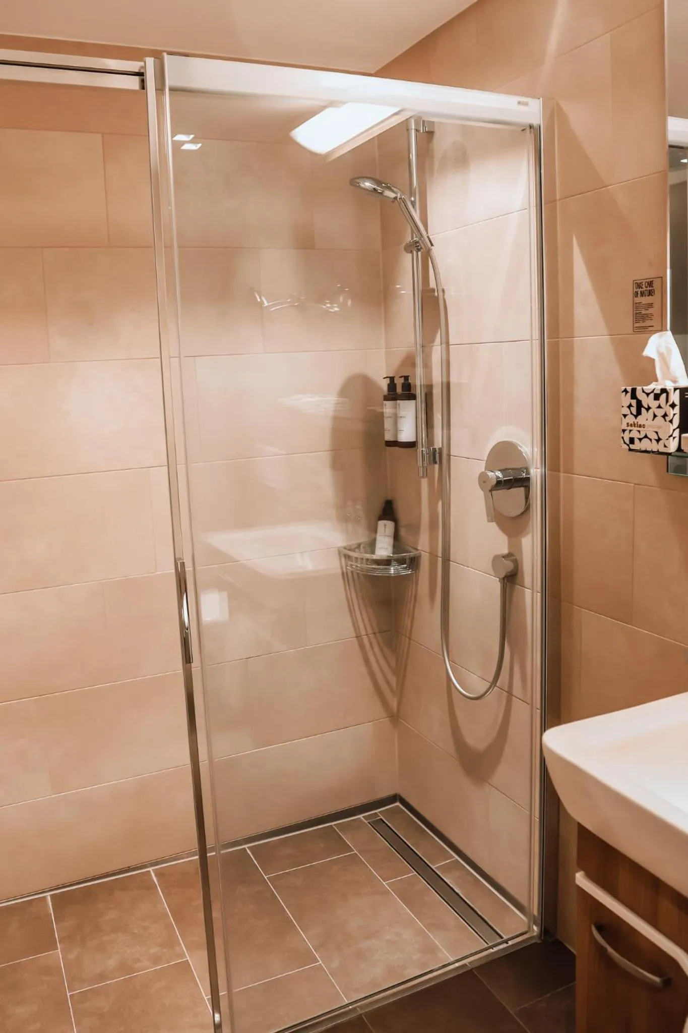 Shower in Hotel Hofwirt Neubeuern