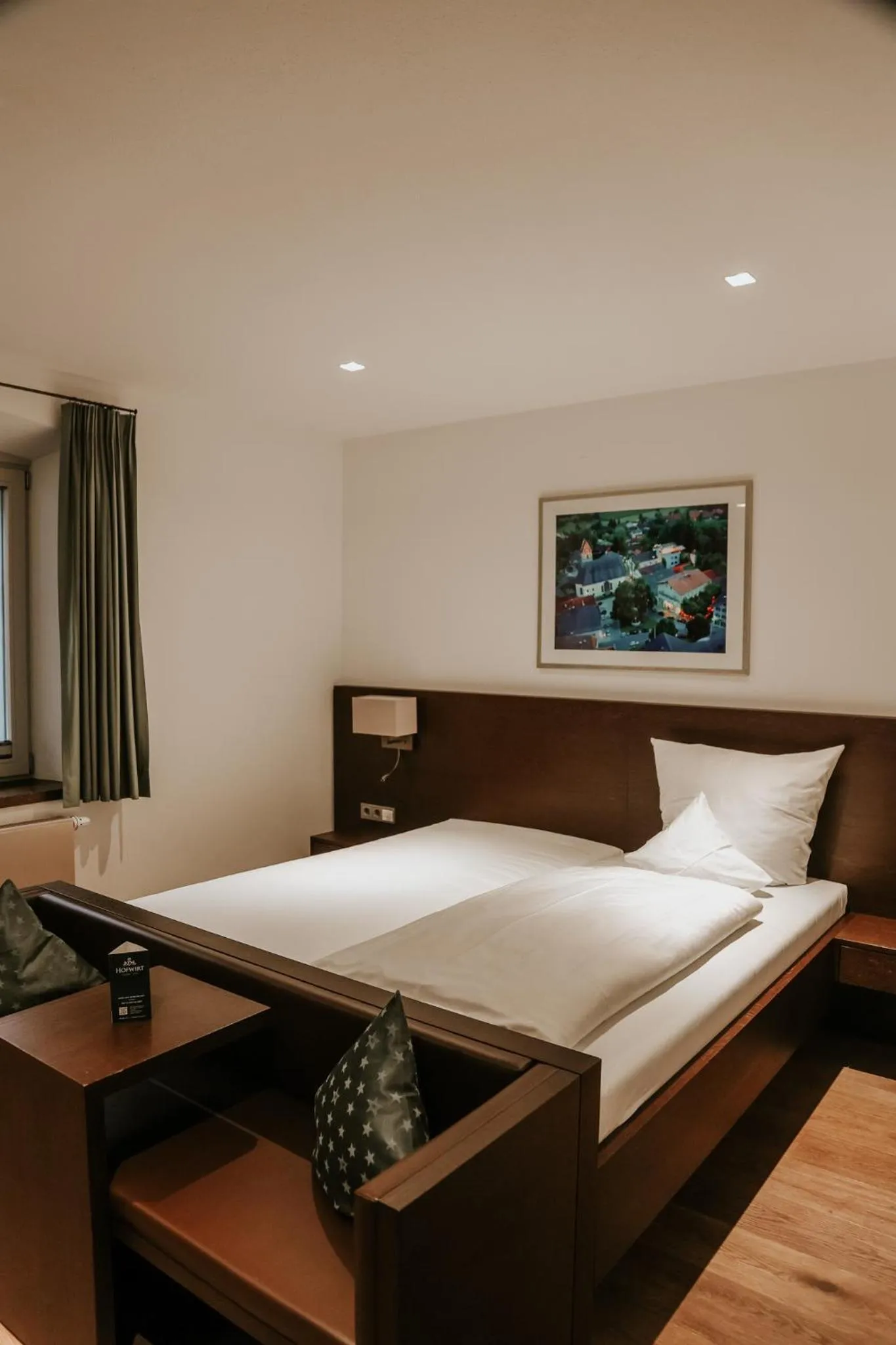 Bed in Hotel Hofwirt Neubeuern