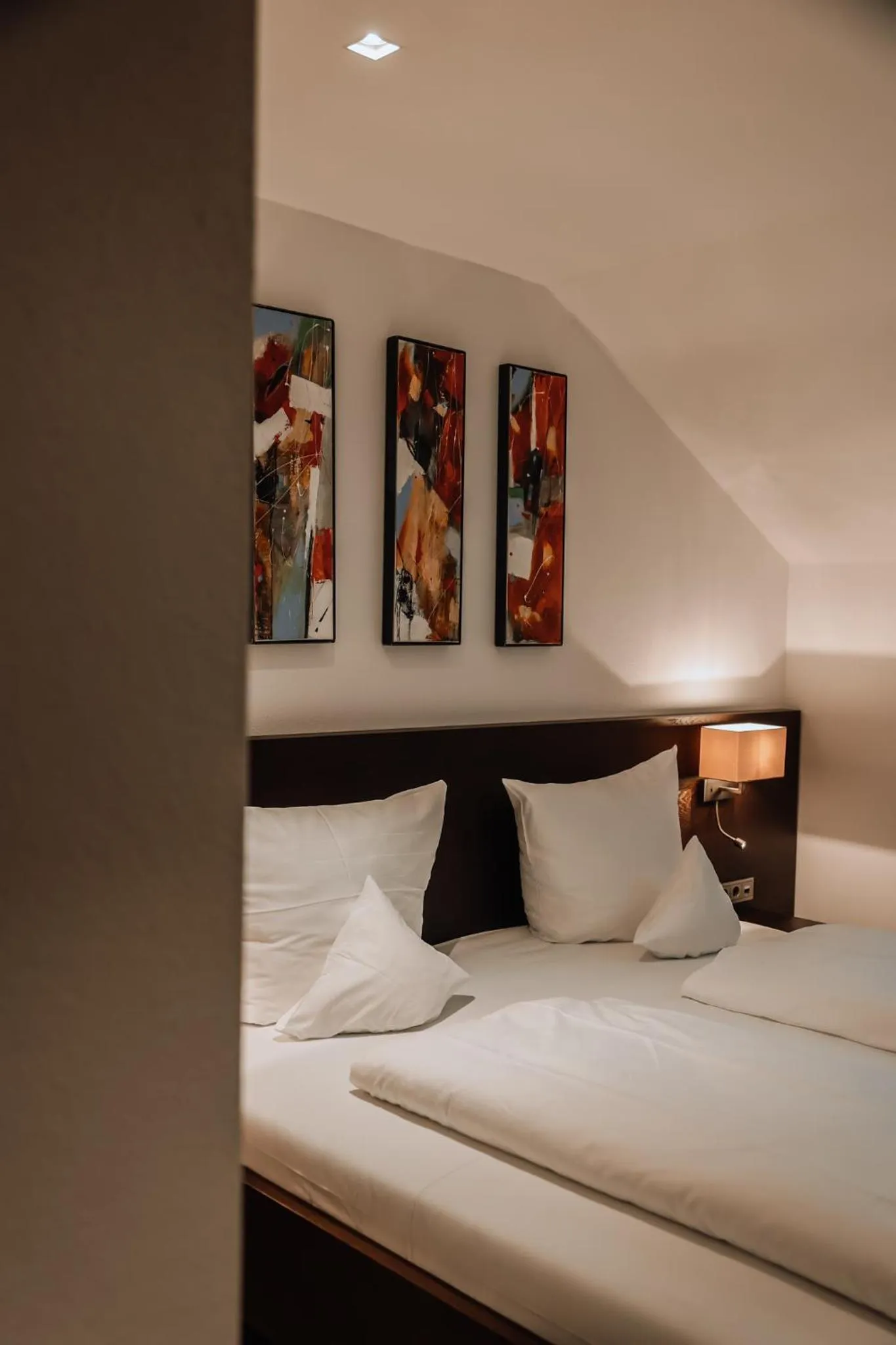 Bedroom, Bed in Hotel Hofwirt Neubeuern