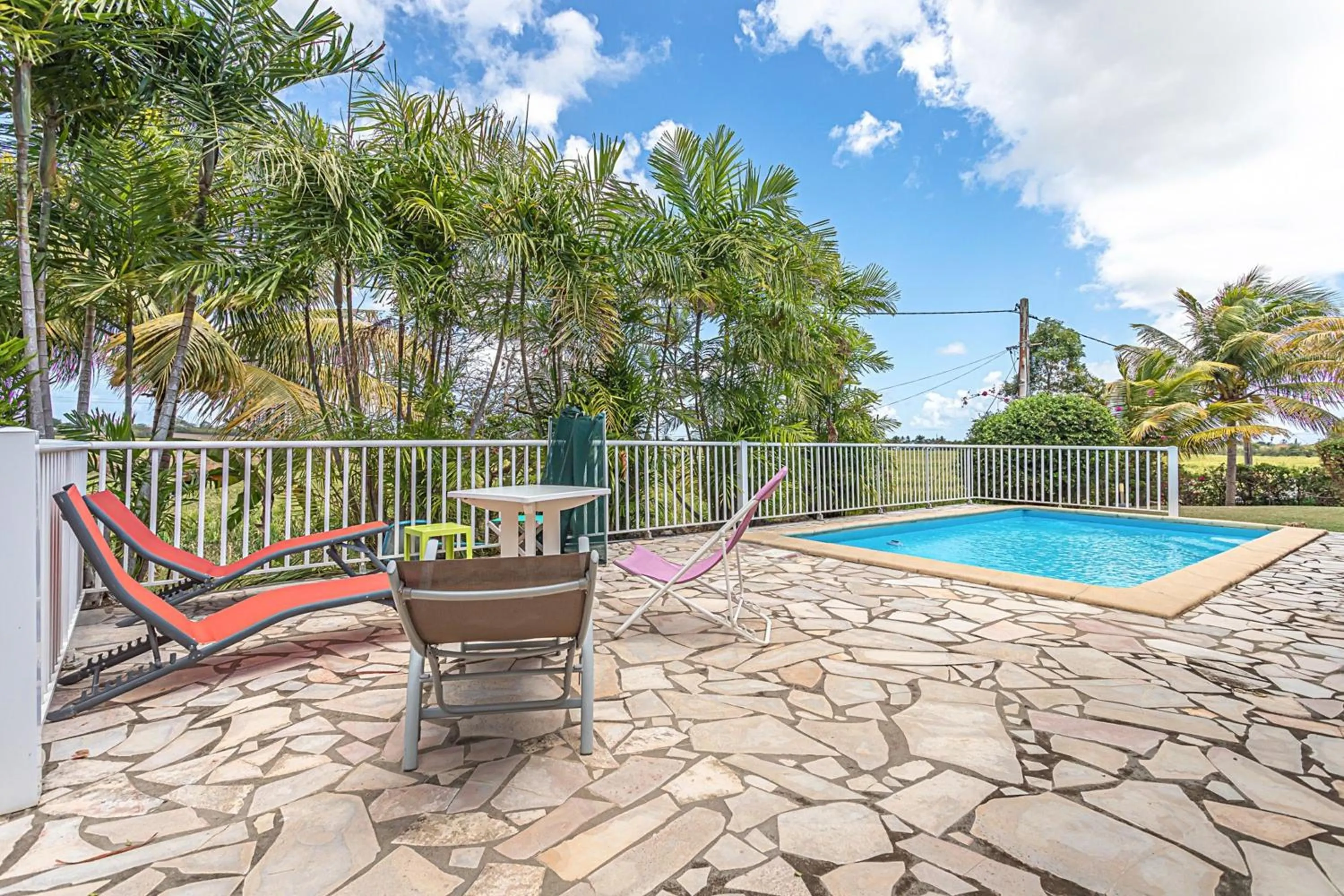 Pool view in Villa spacieuse à Saint-François avec piscine privée